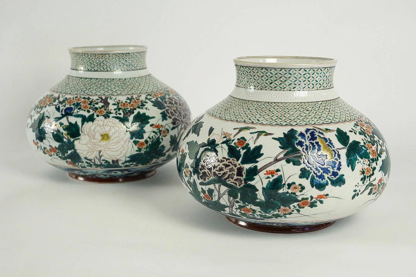Pair of Vases Hydrangea & Cherry Tree in Kutani Ceramic, Meiji Period 2