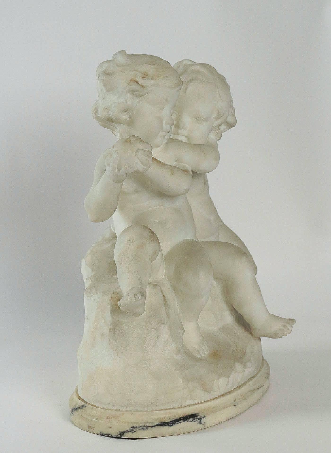 Guglielmo Pugi, Carrara Marble Sculpture, Two Cupids Contesting for a Heart In Excellent Condition In Saint Ouen, FR