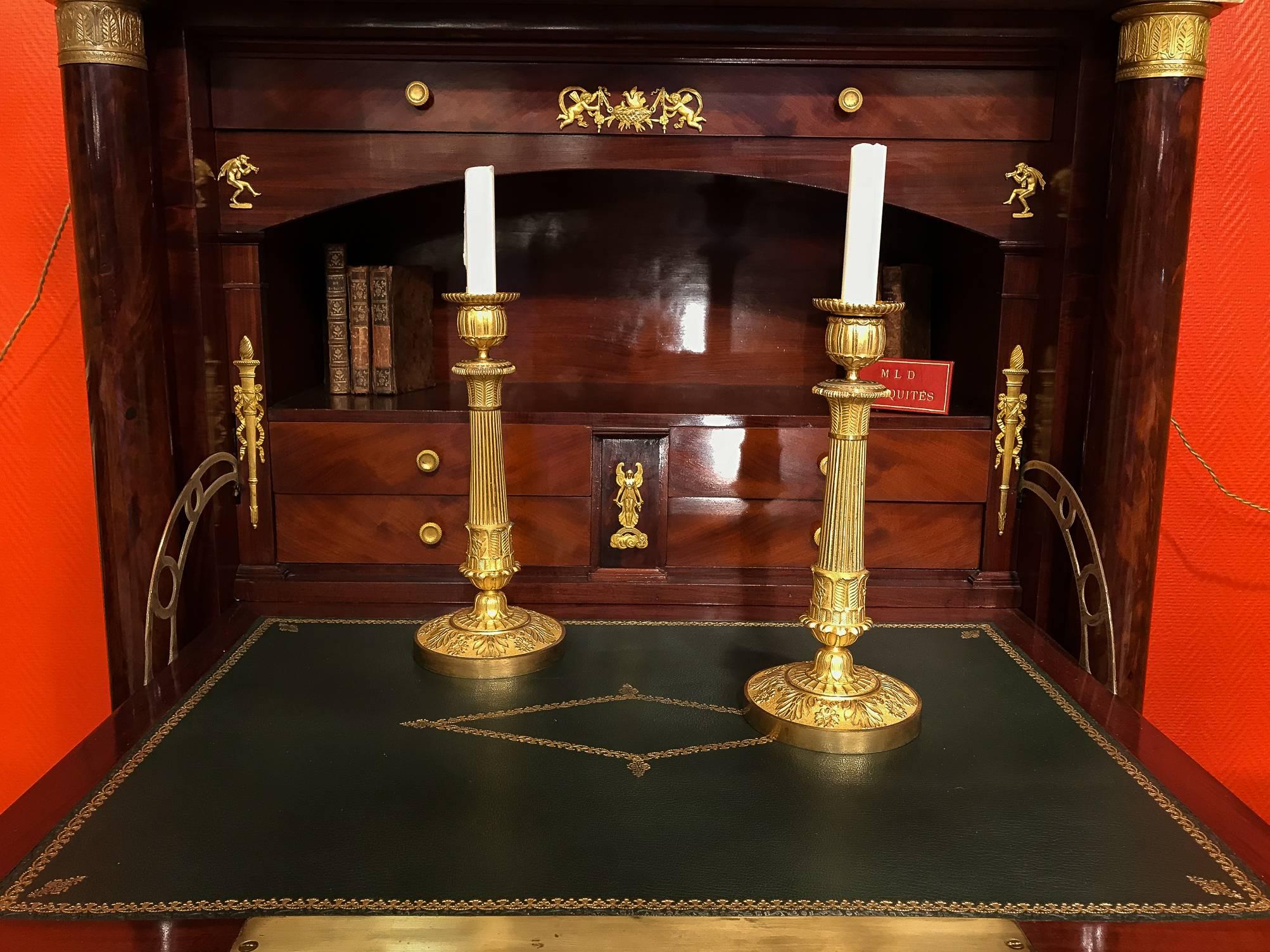An exciting and gorgeous pair of French Empire period, original gilt-bronze candlesticks, finely chiseled of palmettes and flowers.

Beautiful French work early 19th century, Empire period, circa 1805-1810.

Dimensions: 11.41 in H, 4.72 in D.
