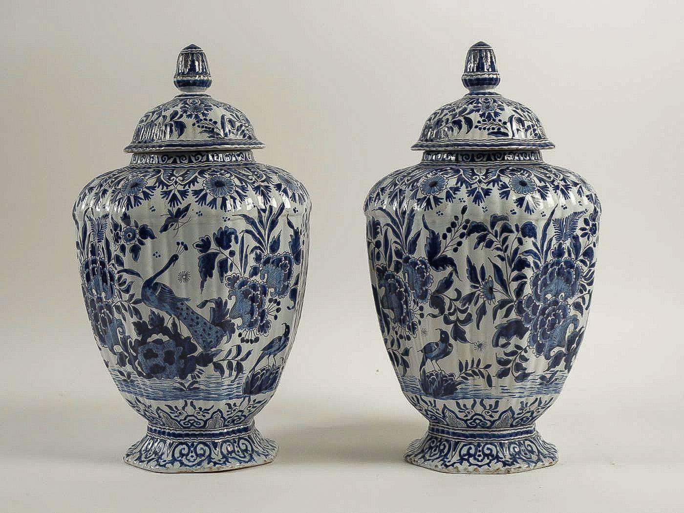 Netherlands Early 19th Century Pair of Delft Vases, Circa 1820-1840 6