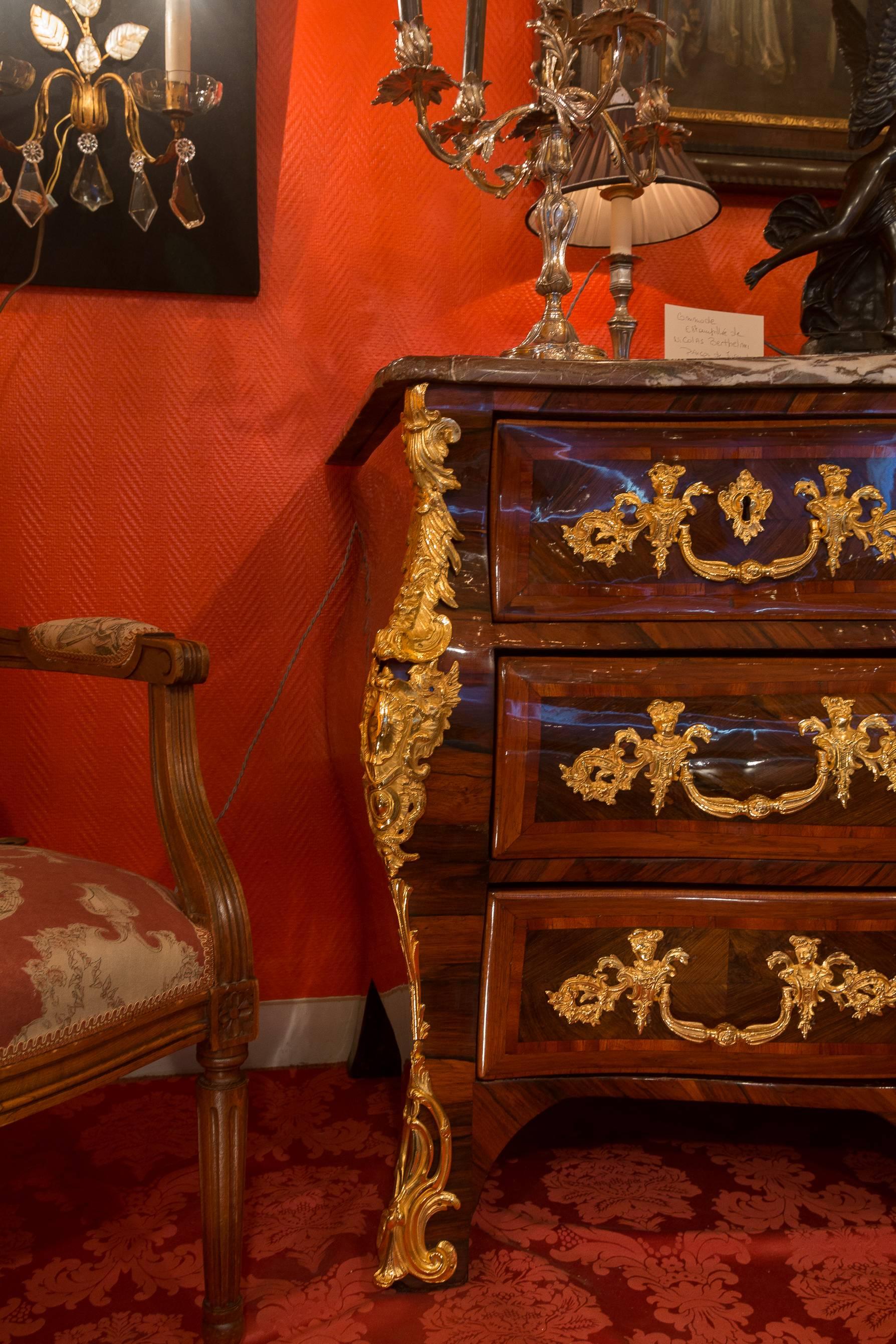 Mid-18th Century French Louis XV Period Commode Sign by Nicolas Berthelmi In Excellent Condition In Saint Ouen, FR