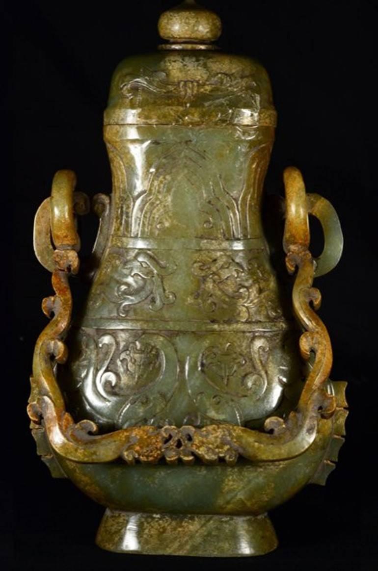Chinese Nephrite Jade Archaistic Covered Vase, Qing Dynasty 2