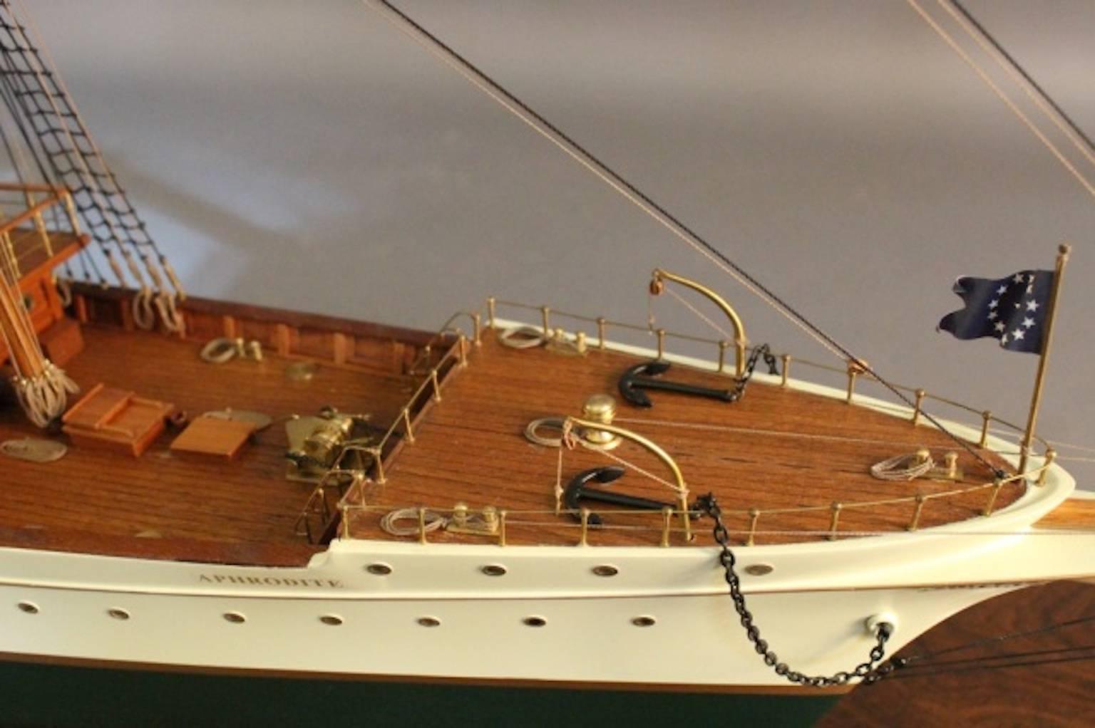 Modèle du yacht à vapeur Aphrodite Bon état - En vente à Norwell, MA