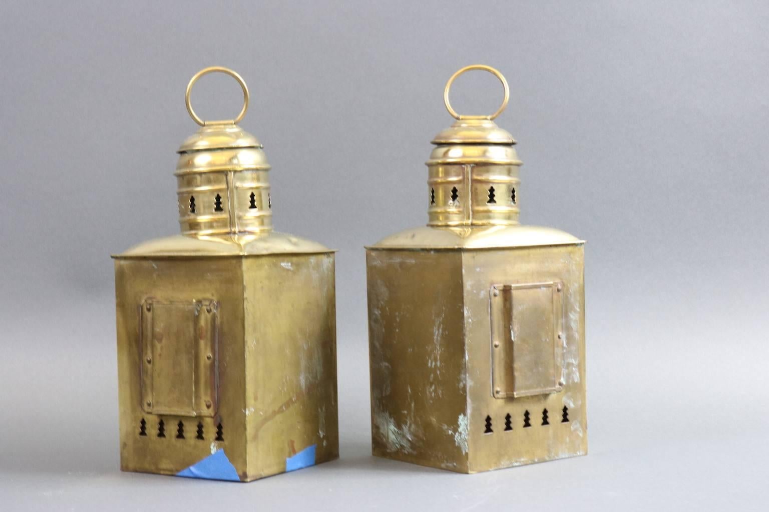 Port and Starboard Lanterns In Good Condition For Sale In Norwell, MA