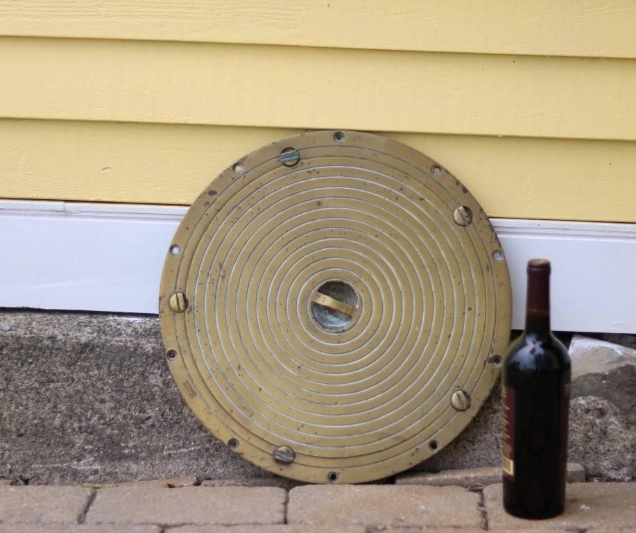 Solid brass deck plate.

Dimensions: 17.5" diameter.