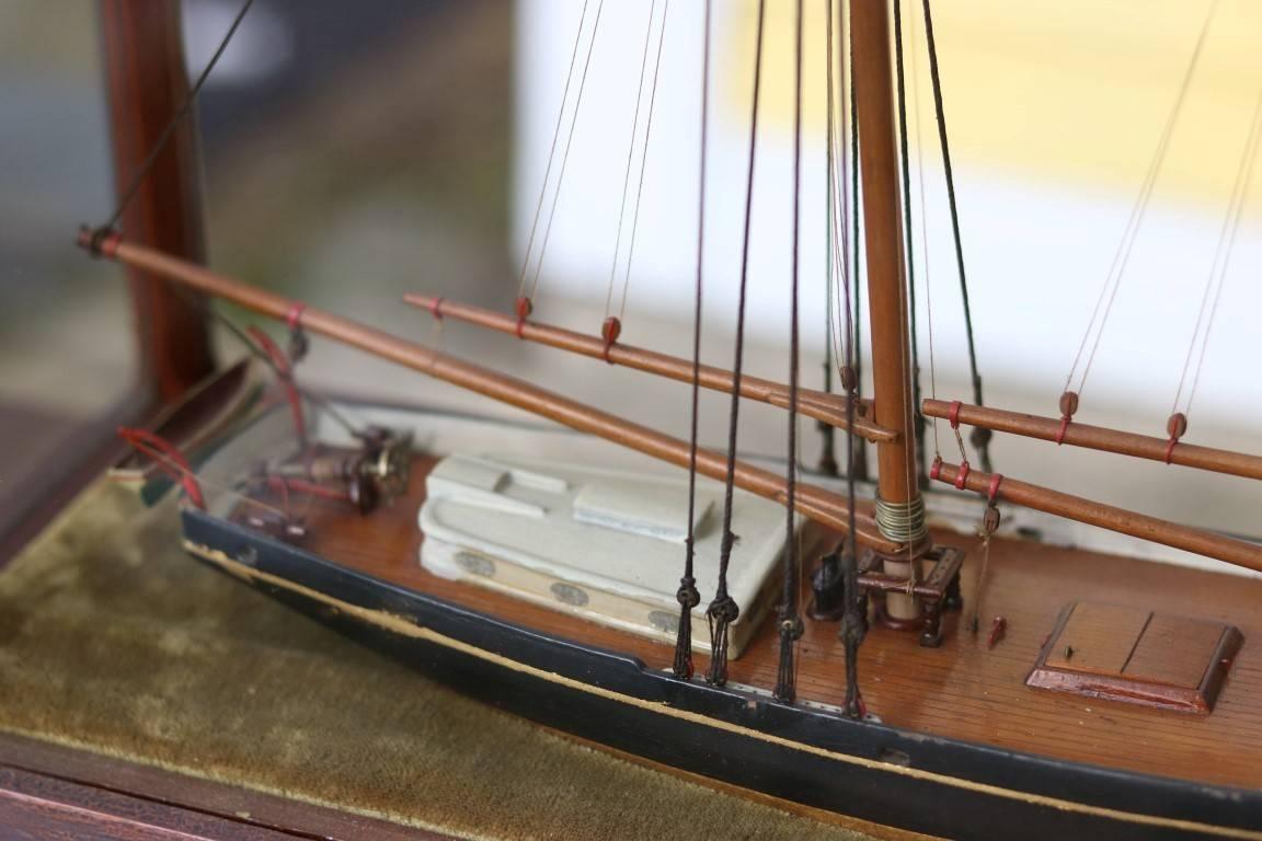 Early Schooner Model Diorama- Florence of Providence In Good Condition For Sale In Norwell, MA