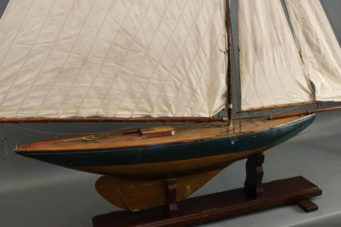 Vintage Pond Yacht Model In Good Condition In Norwell, MA