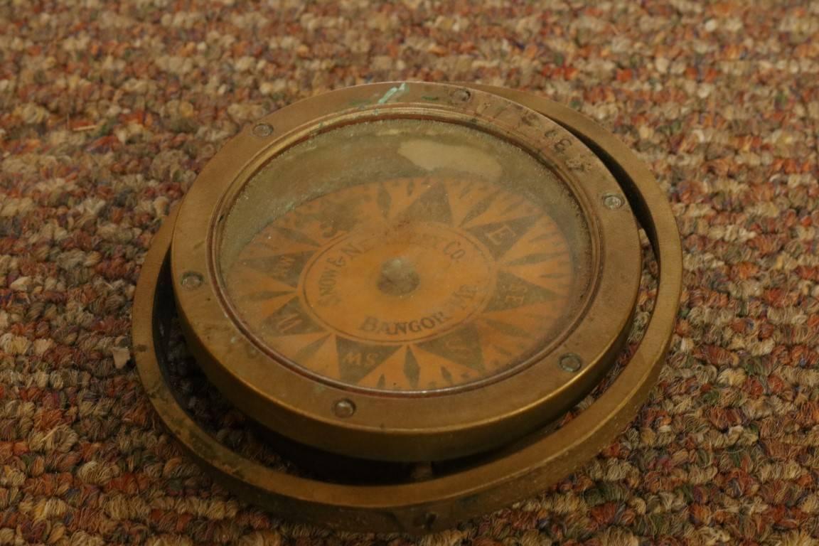 Early Brass Compass by Snow & Neally In Good Condition In Norwell, MA