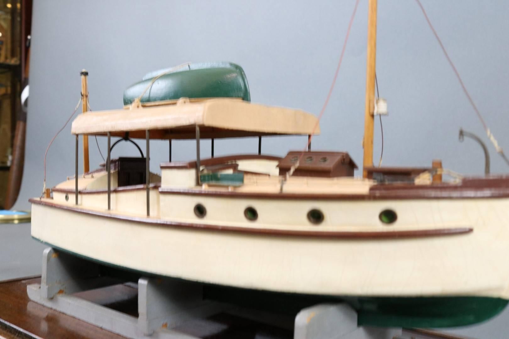 Finely crafted builder's model of a Gray Marine yacht, built in Maine in the 1920s. From a family descendant. Dimensions: 19" L x 9" W x 12.5" H (case).