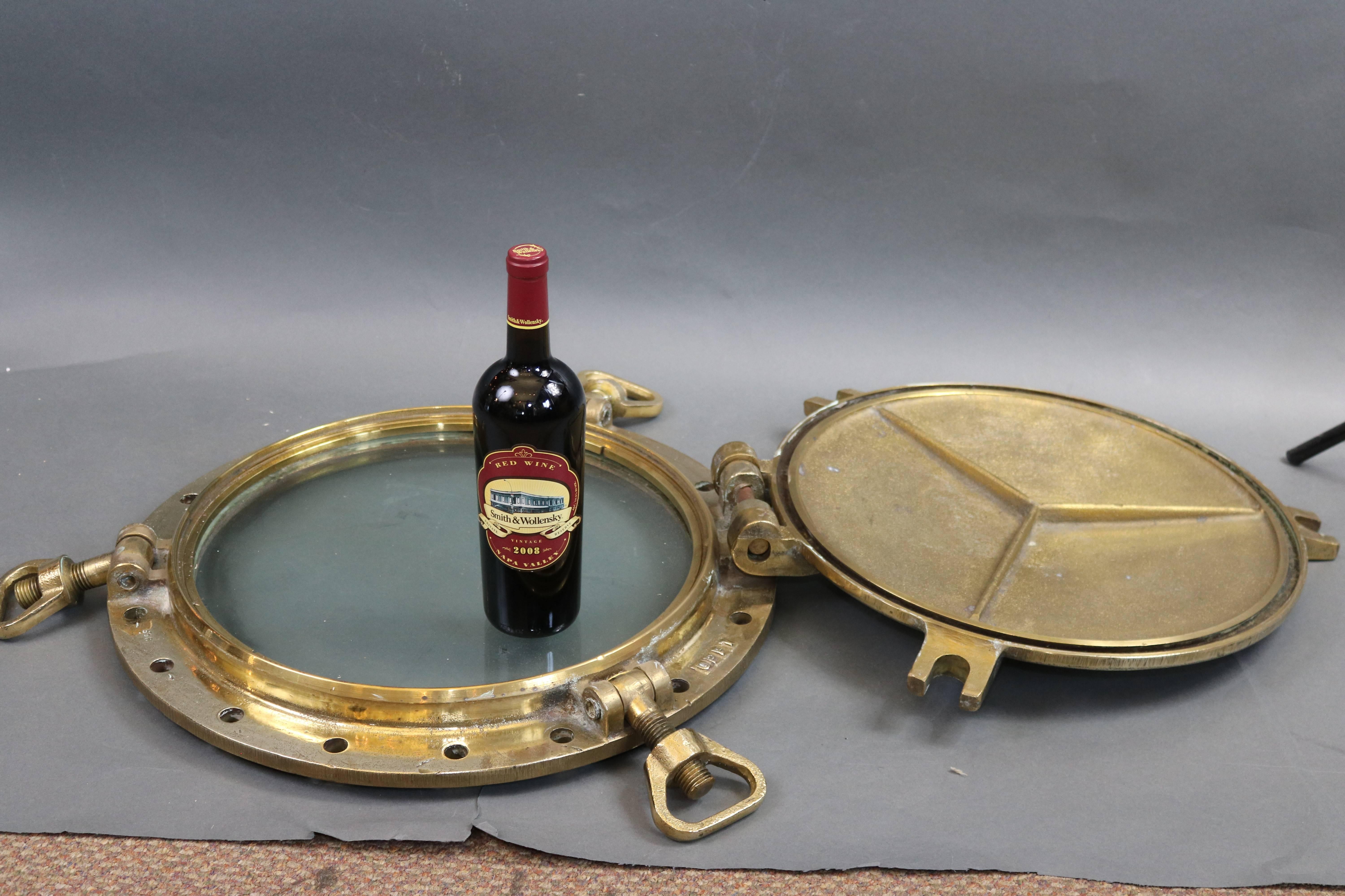 Solid Brass Ship's Porthole In Good Condition In Norwell, MA