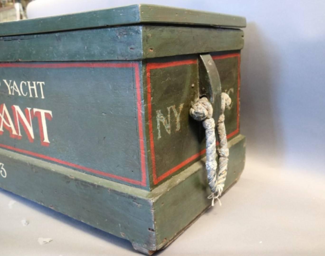 Sea chest in green paint with red trim and later painted decoration with regard to "America's Cup yacht Vigilant". With a portrait of the yacht on the hinged lid. A fine pair of rope beckets are fitted to the ends of the
