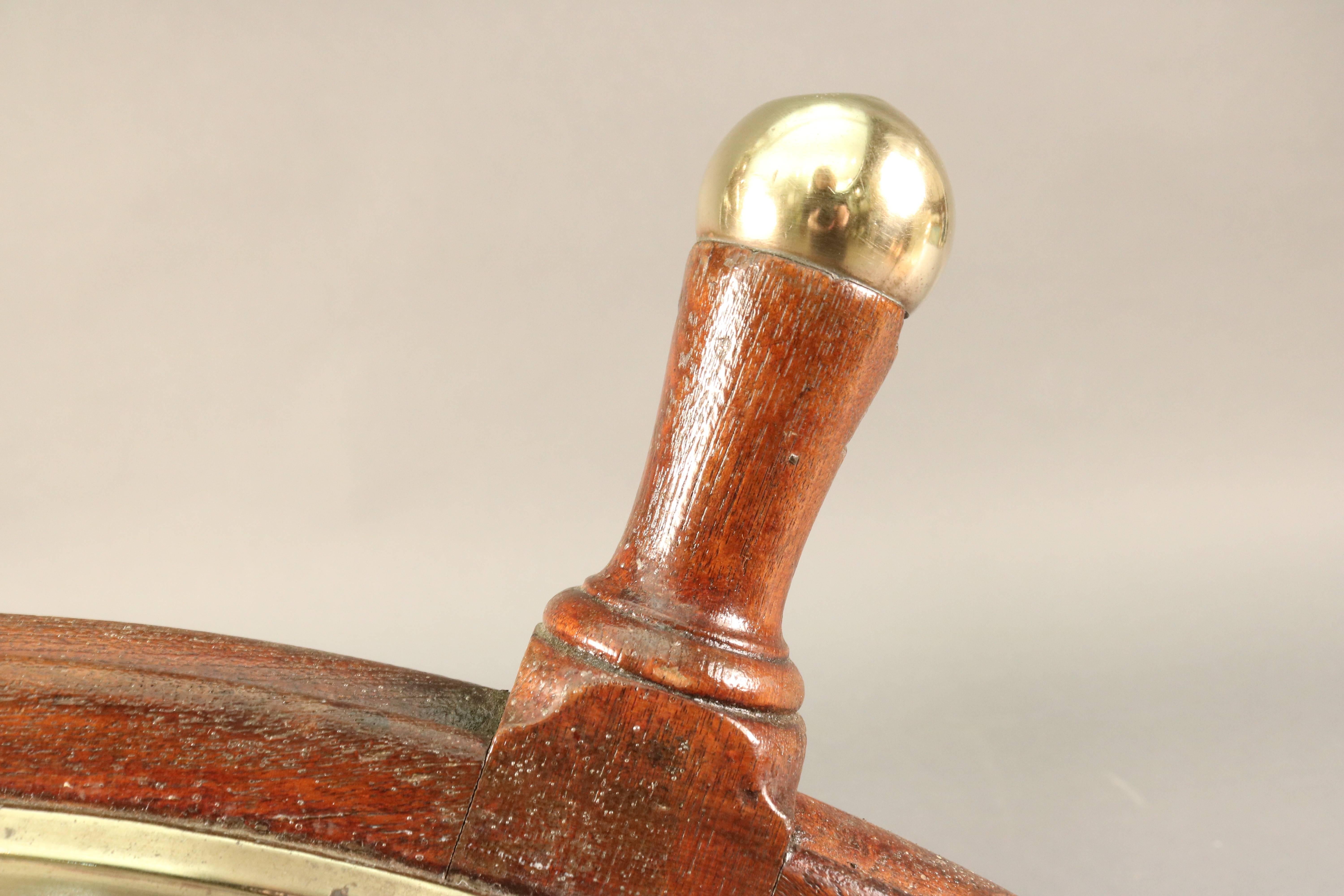Authentique roue de bateau en bois avec incrustation et moyeu en laiton, 19e siècle. 47
