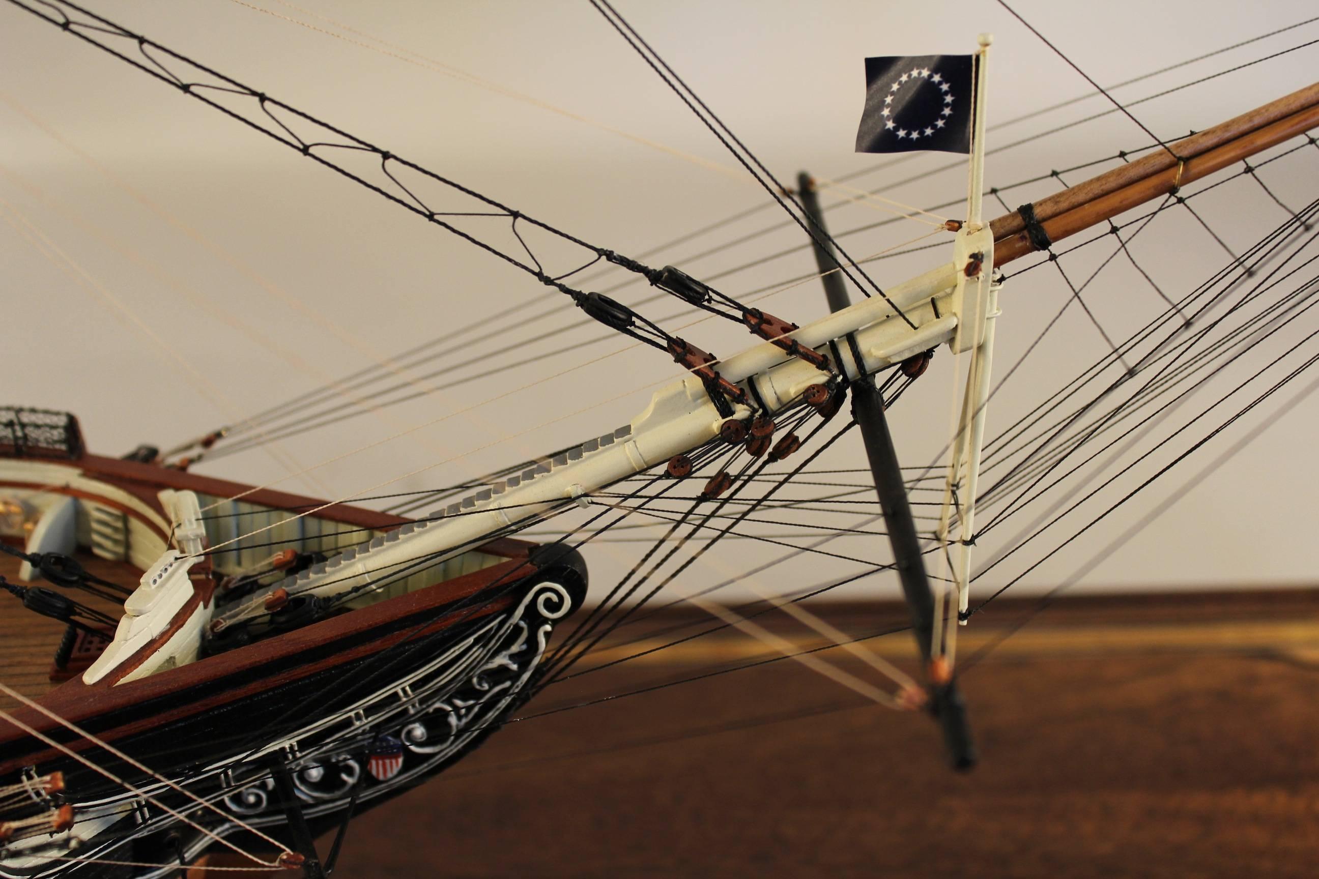 Modèle de bateau de la Constitution des États-Unis en fer forgé ancien dans un coffret d'exposition Bon état à Norwell, MA