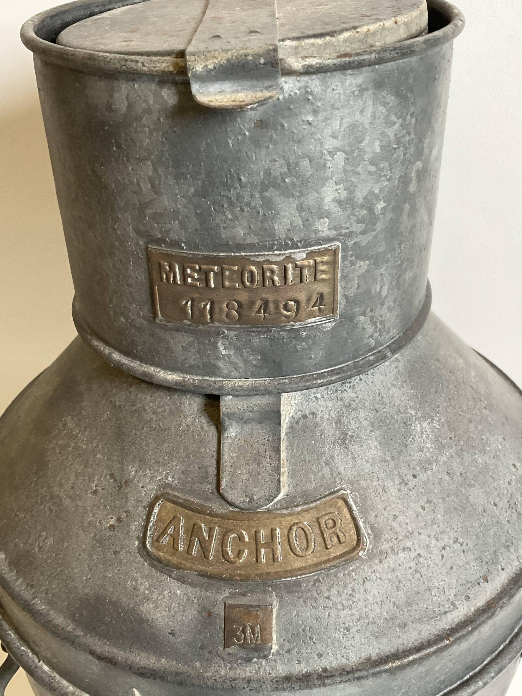 Acier Lanterne d'ancre de navires anglais par Meteorite en vente