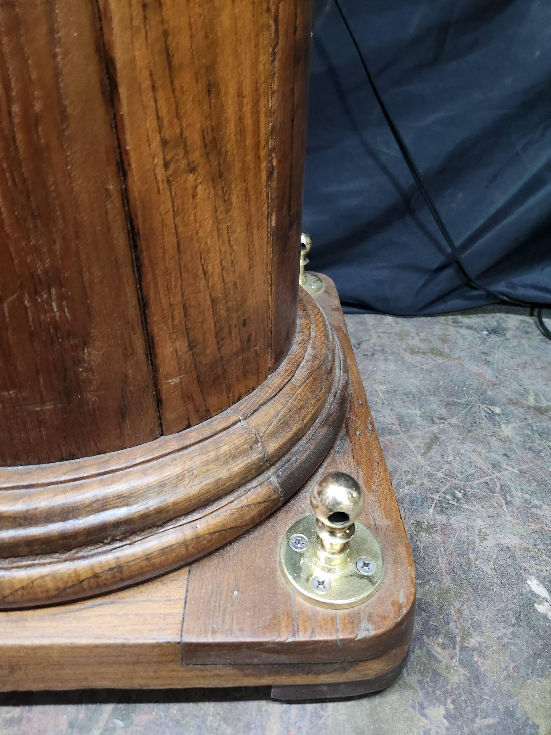 Eccezionale faro Marin su base di Wood intagliato in vendita 6