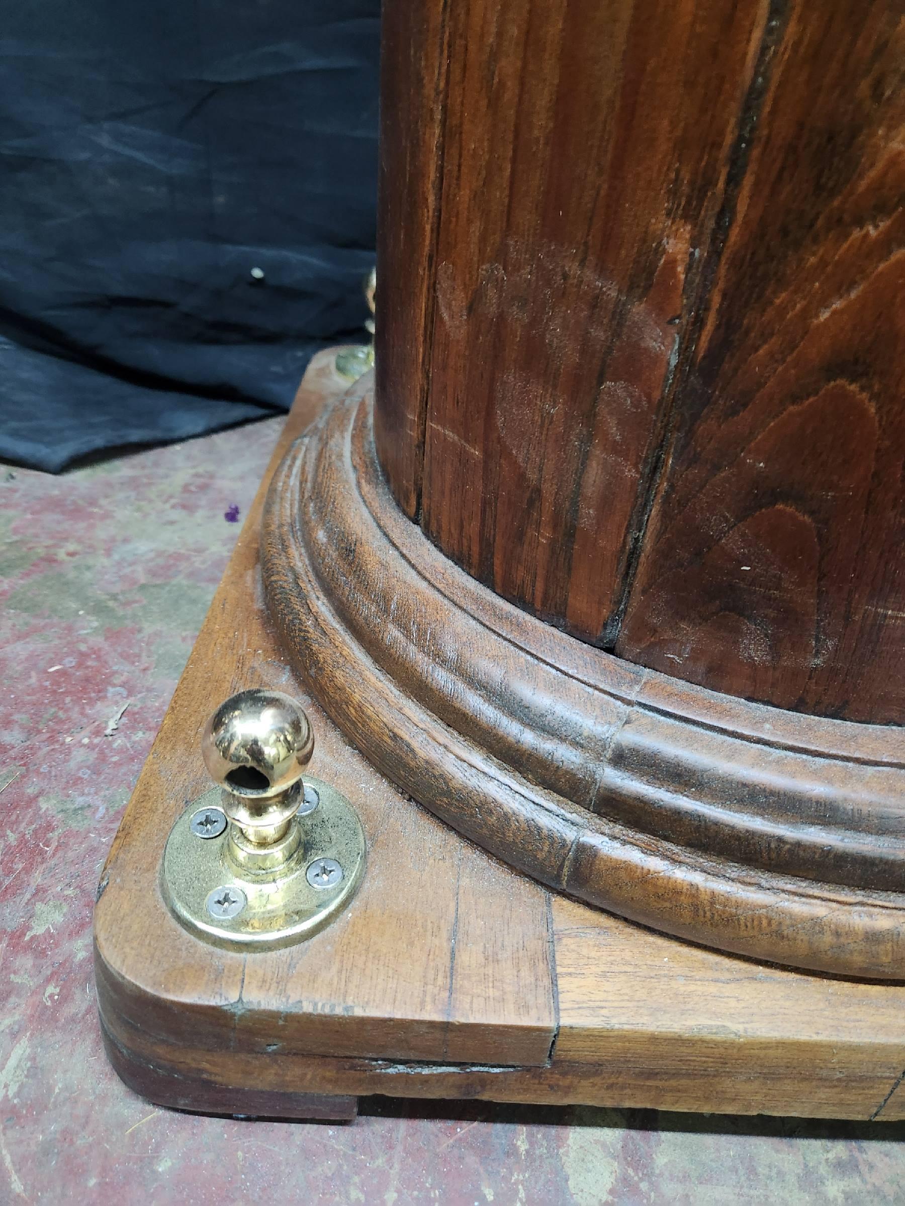 Eccezionale faro Marin su base di Wood intagliato in vendita 5
