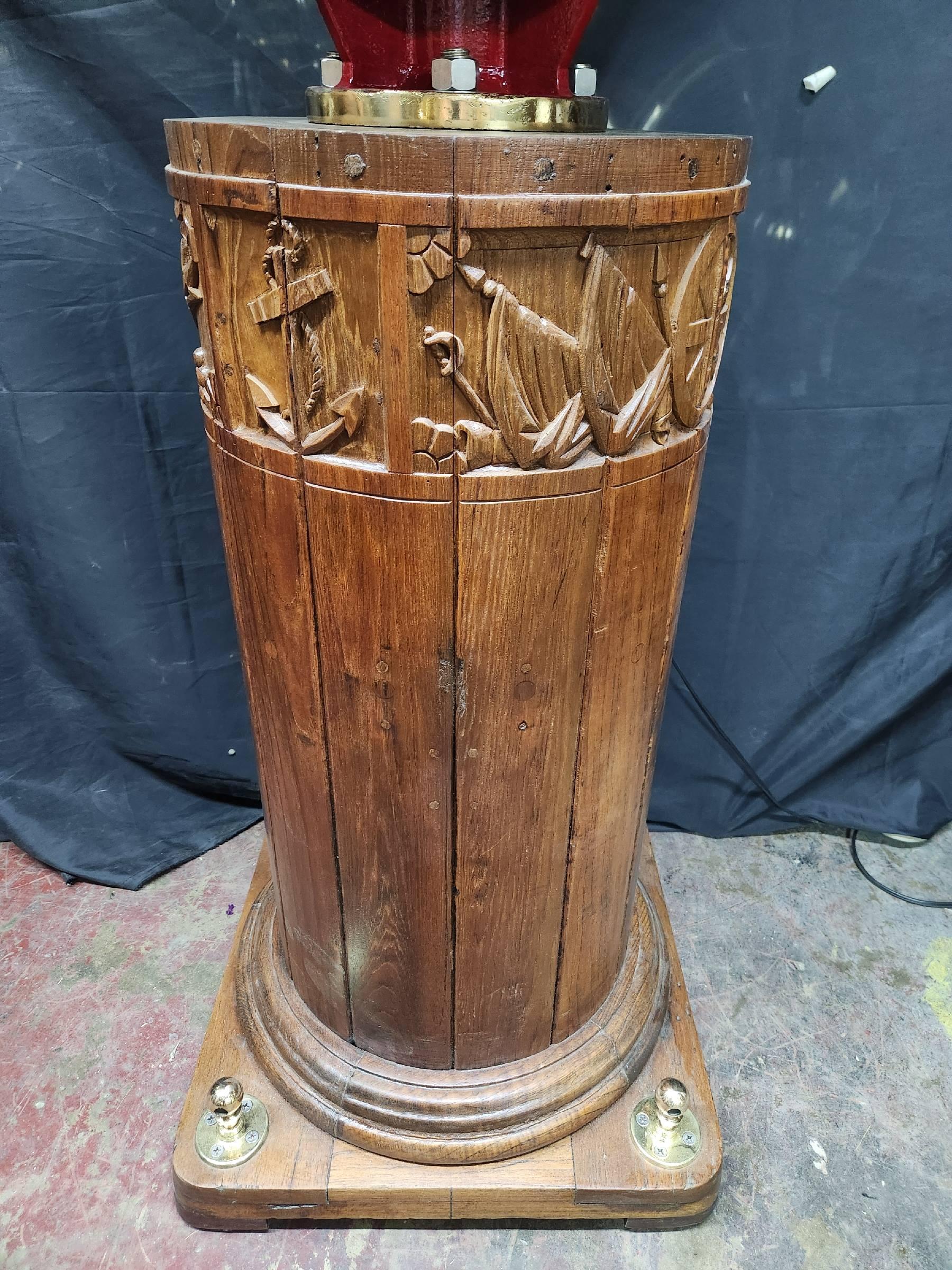 Eccezionale faro Marin su base di Wood intagliato in vendita 4