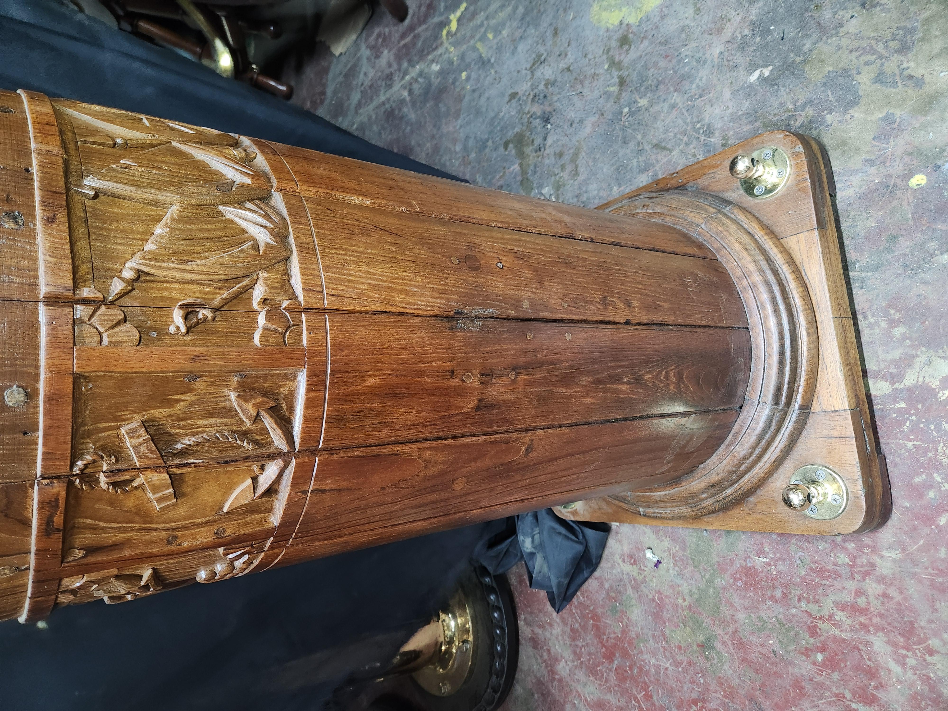 Eccezionale faro Marin su base di Wood intagliato in vendita 8
