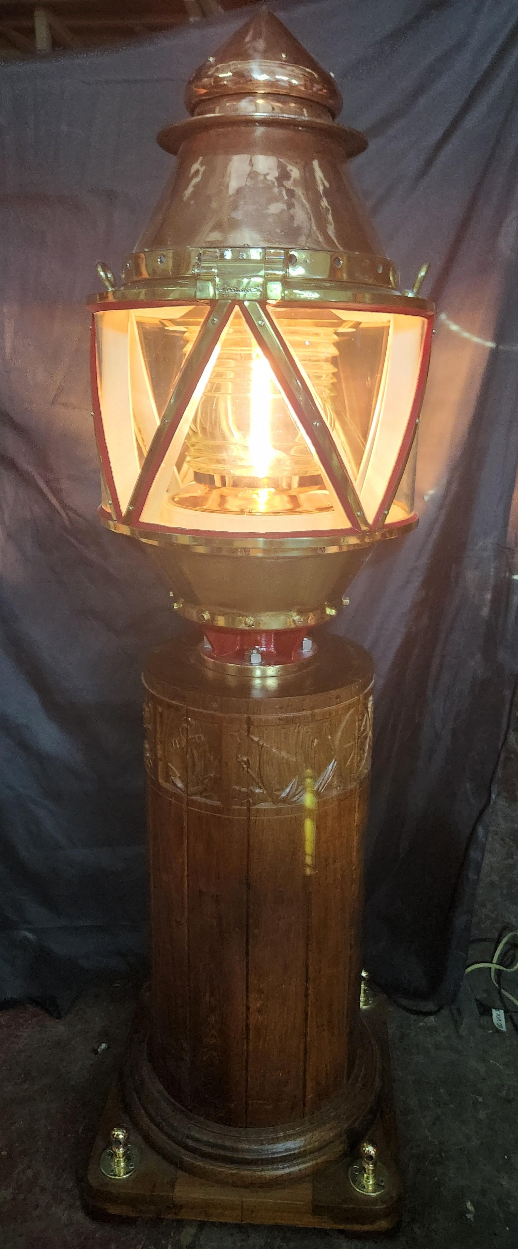 Eccezionale faro Marin su base di Wood intagliato in vendita 9
