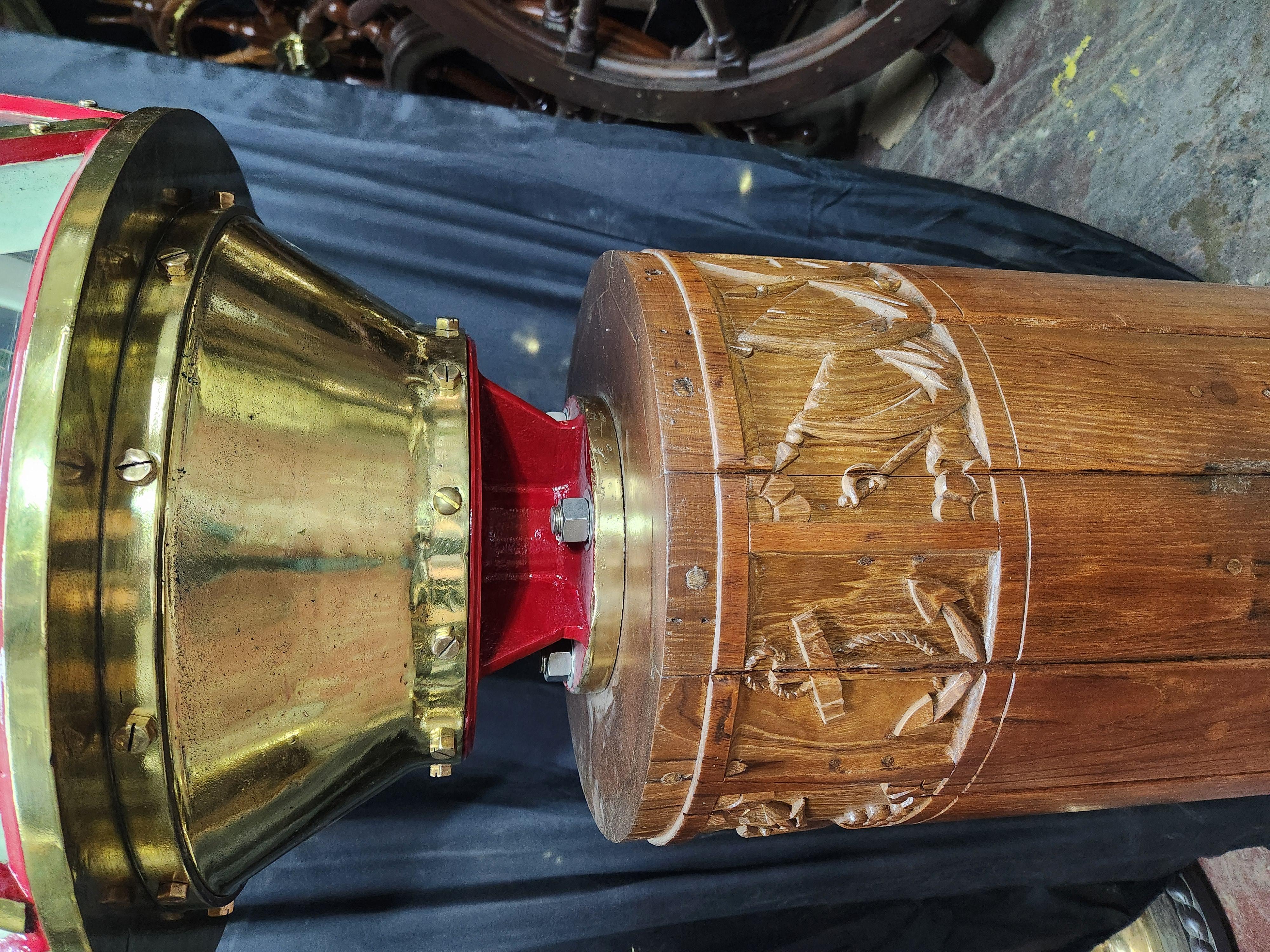 Eccezionale faro Marin su base di Wood intagliato in vendita 7