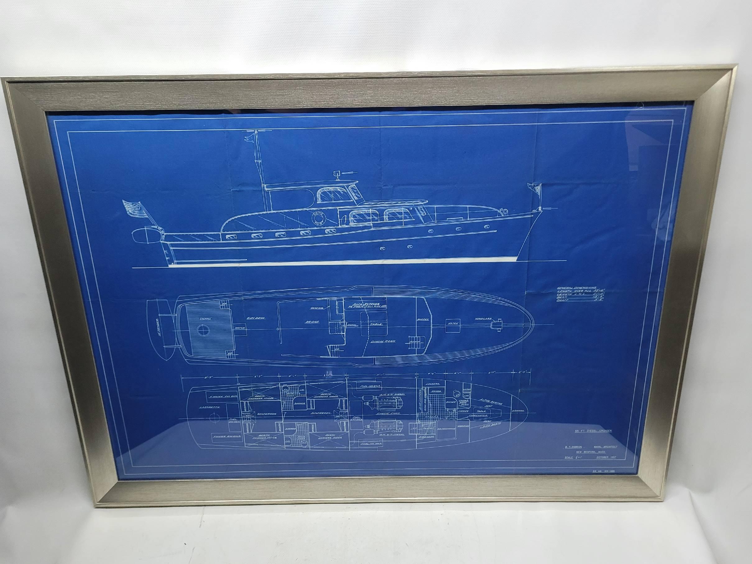 Plan original d'un croiseur diesel de cinquante-cinq pieds conçu par B.T. Dobson, architecte naval de New Bedford, Mass. L'échelle est d'un demi-pouce pour un pied. Il s'agit d'un fabuleux plan à grande échelle, aussi décoratif que possible, qui