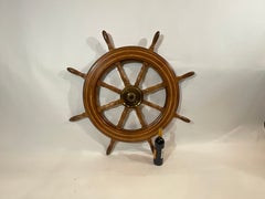 Timone da nave con mozzo in ottone e intarsio