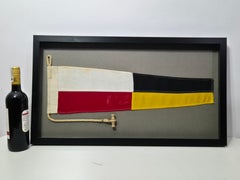 Banderín de señal marítima enmarcado con el número cuatro