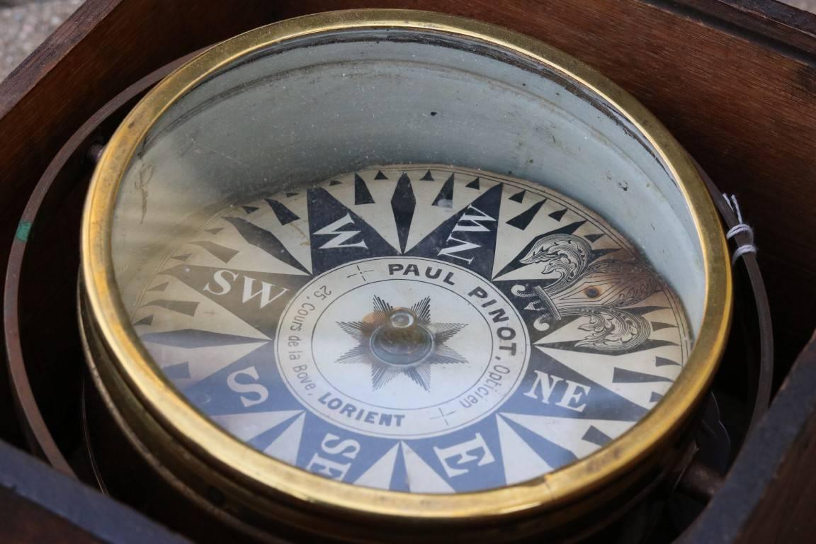 Style: Boxed compass
Size: 9" x 9" x 6 1/2", dry compass card diameter: 5 1/2"
Period: 19th century, approximately
Manufacturer: Unknown, retailer: Paul Pinot, opticien, 25 Cours de la Bove, Lorient
Details:
brass bezel