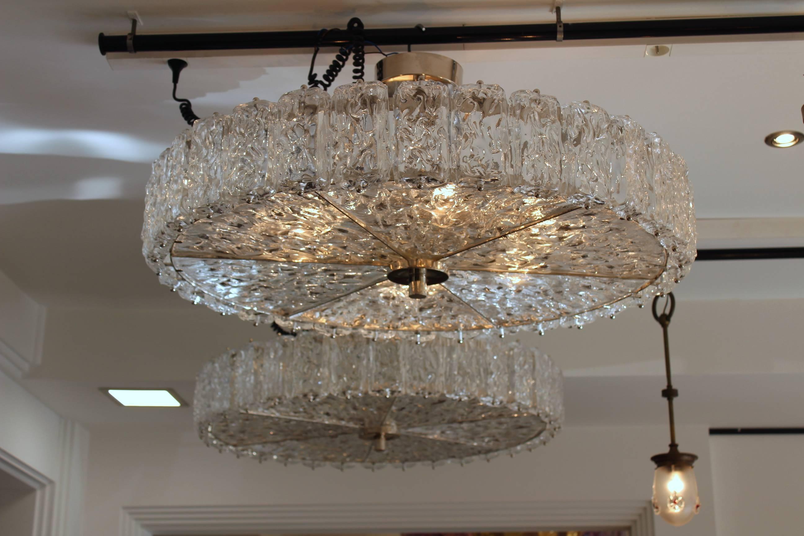 Fantastic pair of Barovier style Murano chandelier, in excellent condition.
