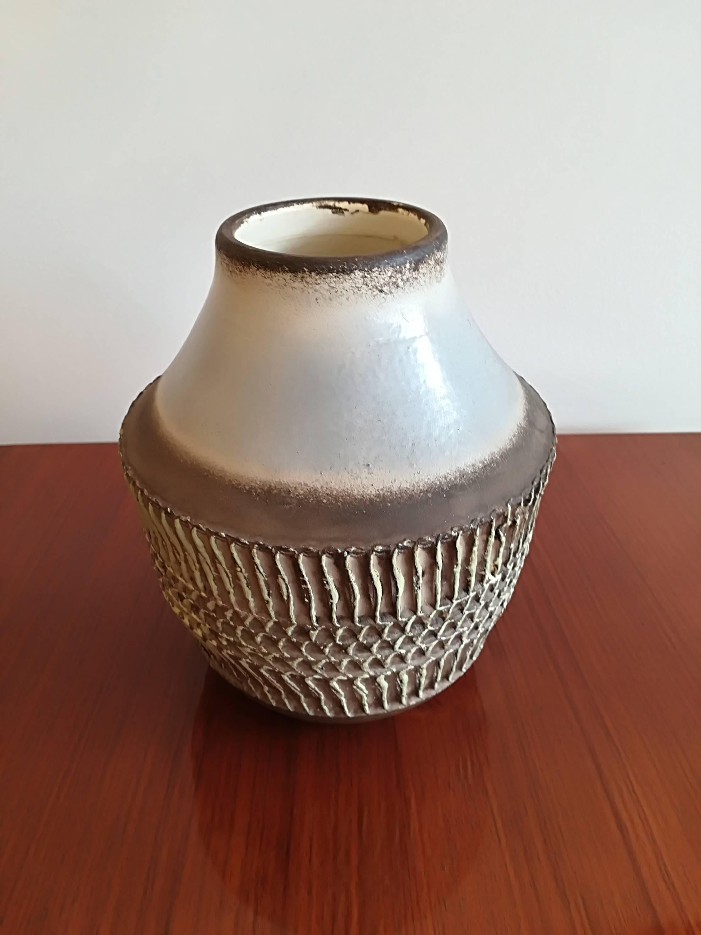 Jean Besnard Art Deco ceramic vase, circa 1930, signed, in excellent condition.