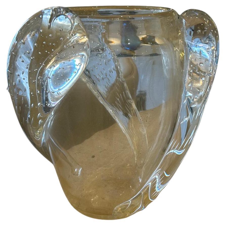 Vase en verre de Murano soufflé translucide avec paillettes dorées en vente
