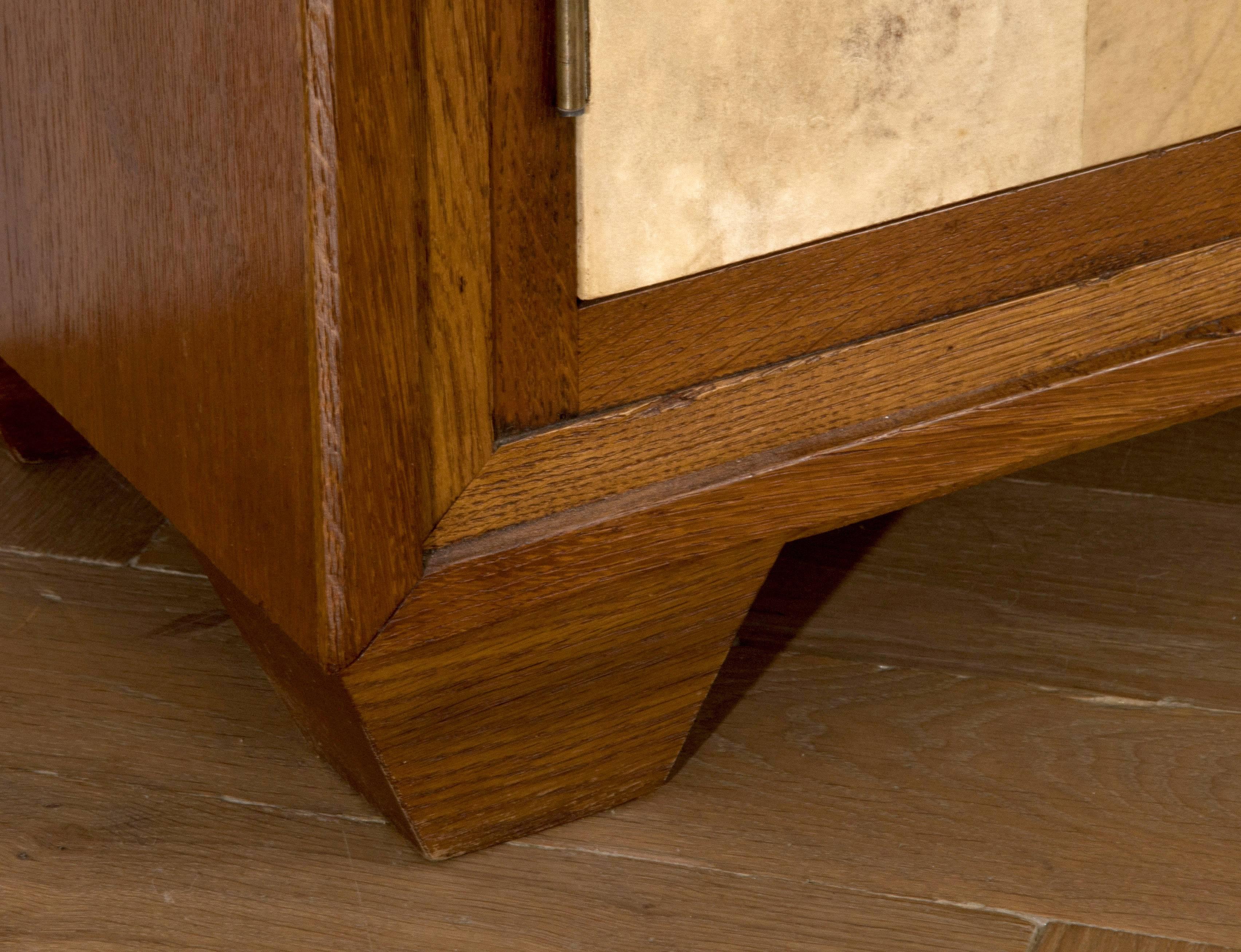 Cabinet in Oak and Parchment in the Style of Jean-Michel Frank, circa 1950 In Good Condition In Saint-Ouen, FR