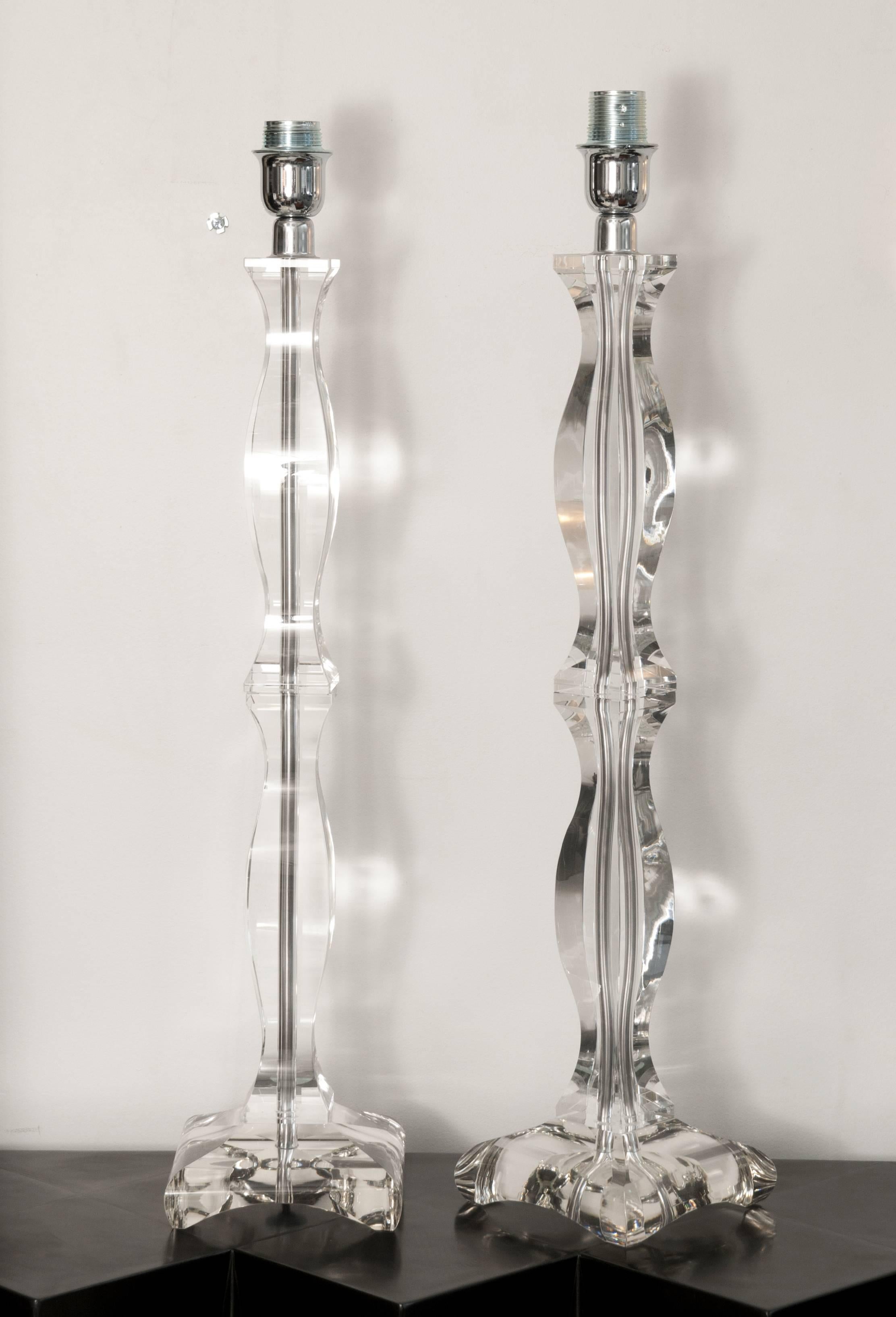 Elegant pair of table lamps in Murano glass.

Base: 16 x 16 cm (6.30 inches).