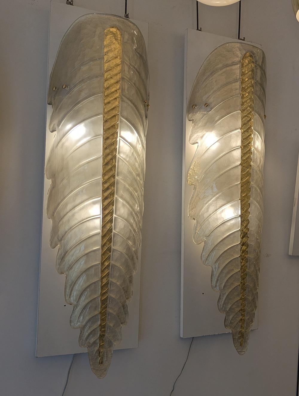 italien Paire d'appliques murales à feuilles en verre de Murano en vente
