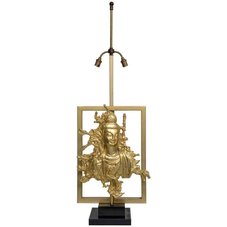 Rare lampe de table en bronze et laiton doré avec une figure de Bouddha
Base en marbre.
Maison Guerin, Paris,
vers 1970.

Avec la facture originale de la Maison Guerin, Paris.

Mesures de la base : 17.5 x 17,5 cm.
