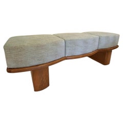 Bench 3 seats in wood and light green heathered fabric.