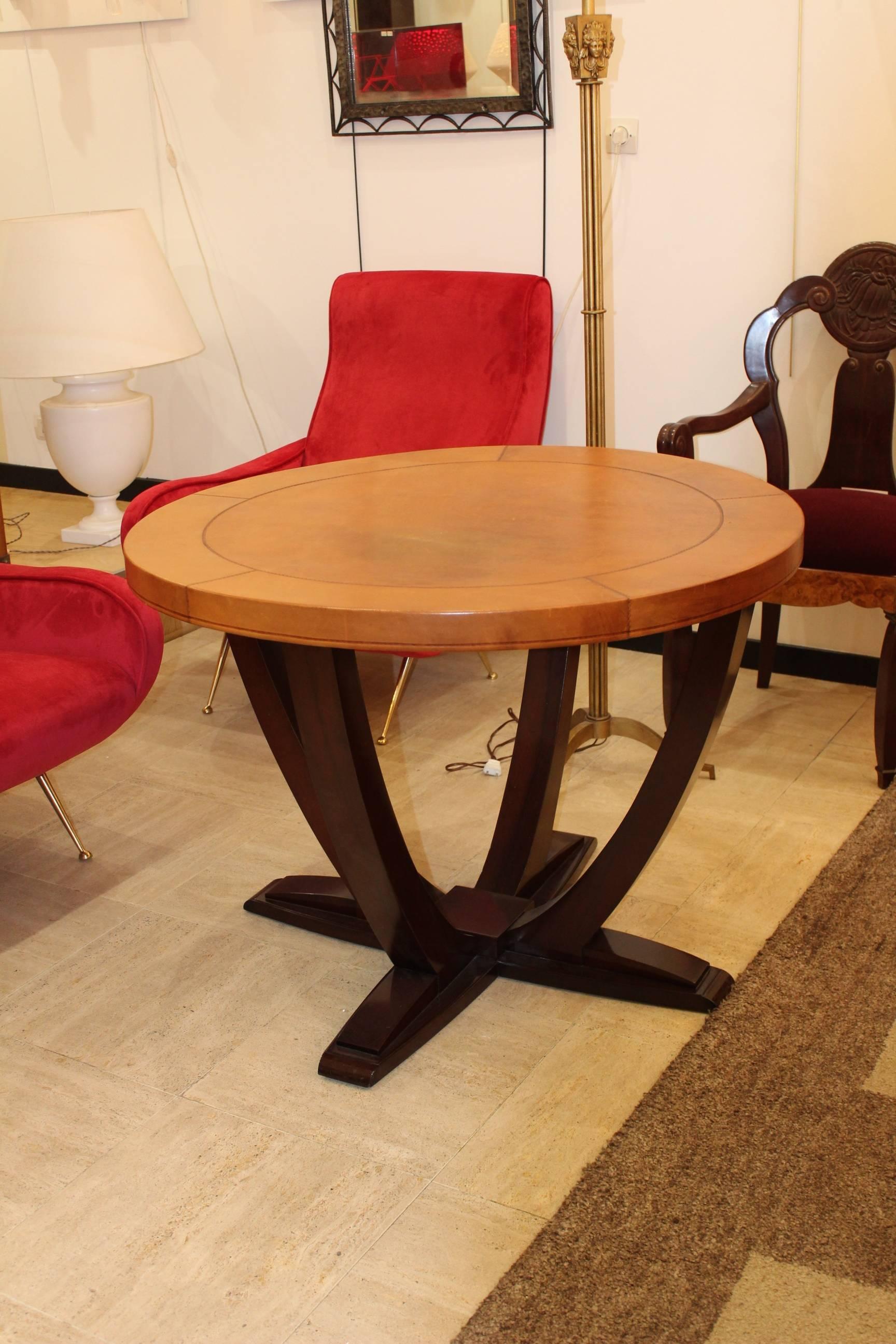 Pelle Tavolo francese Art Déco in legno e pelle, 1930 circa in vendita