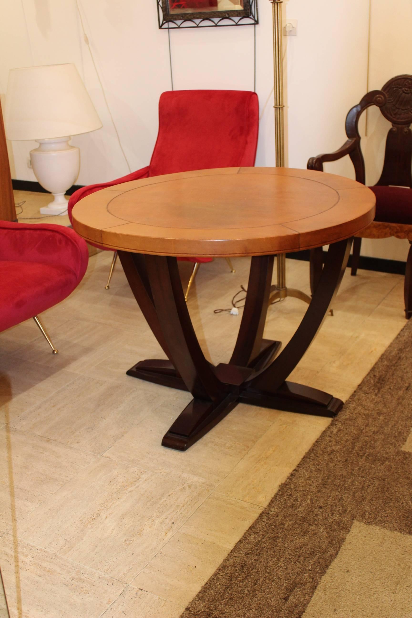 Tavolo francese Art Déco in legno e pelle, 1930 circa in vendita 1