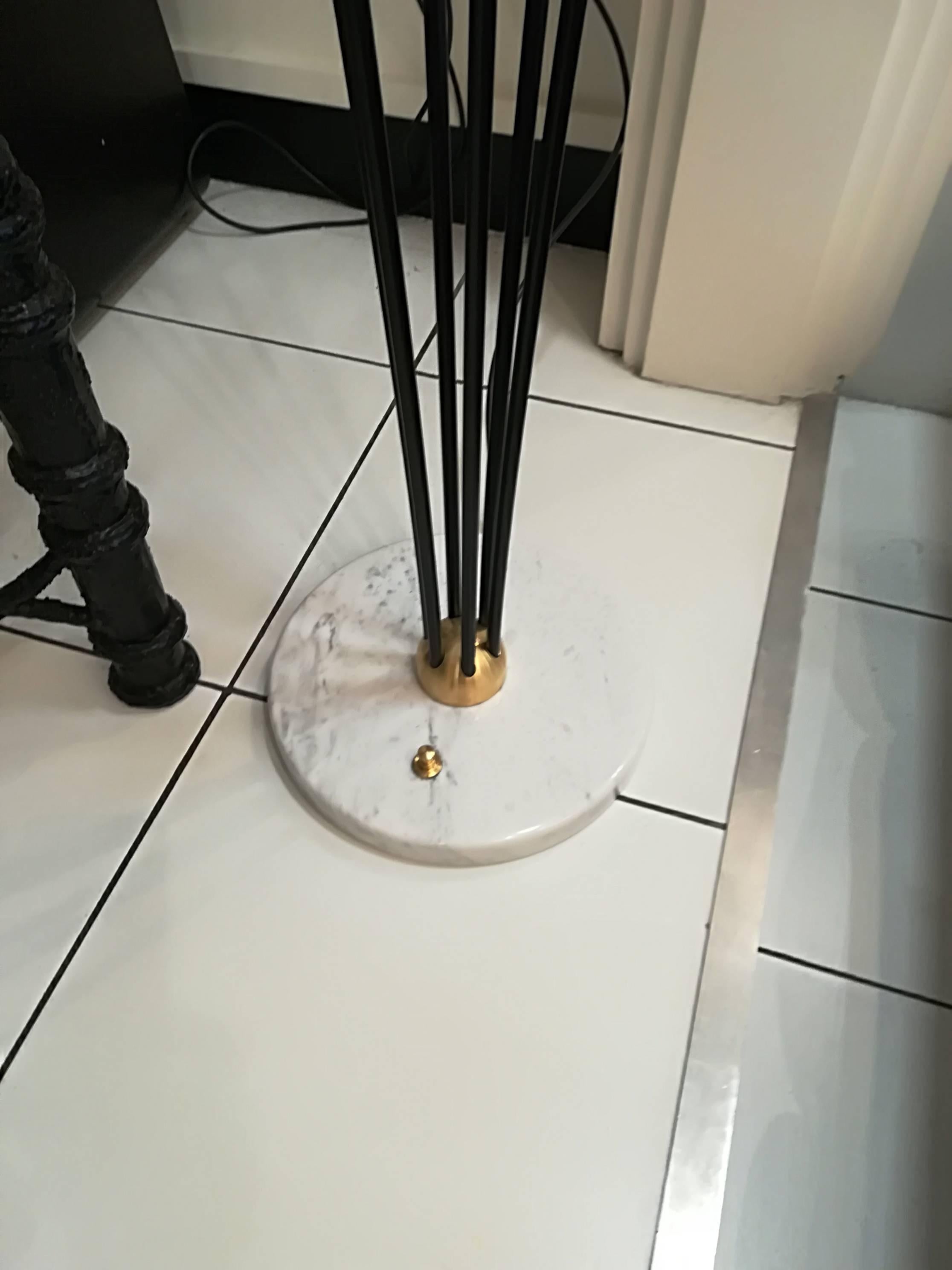 Italienische sechsflammige Stehlampe (Moderne) im Angebot