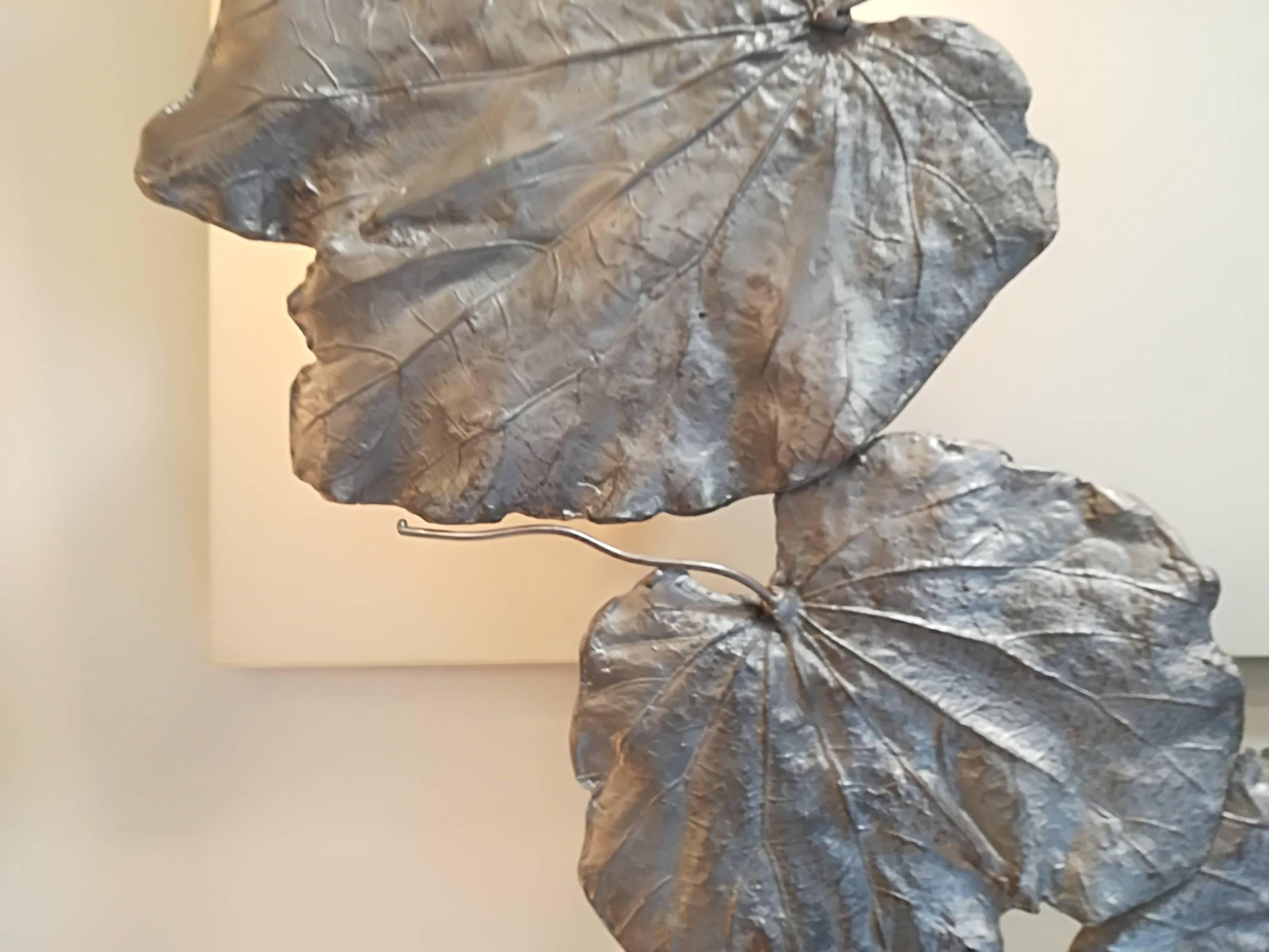 Crown of Leaves Pair of Sconces, circa 1990 In Excellent Condition For Sale In Saint-Ouen, FR