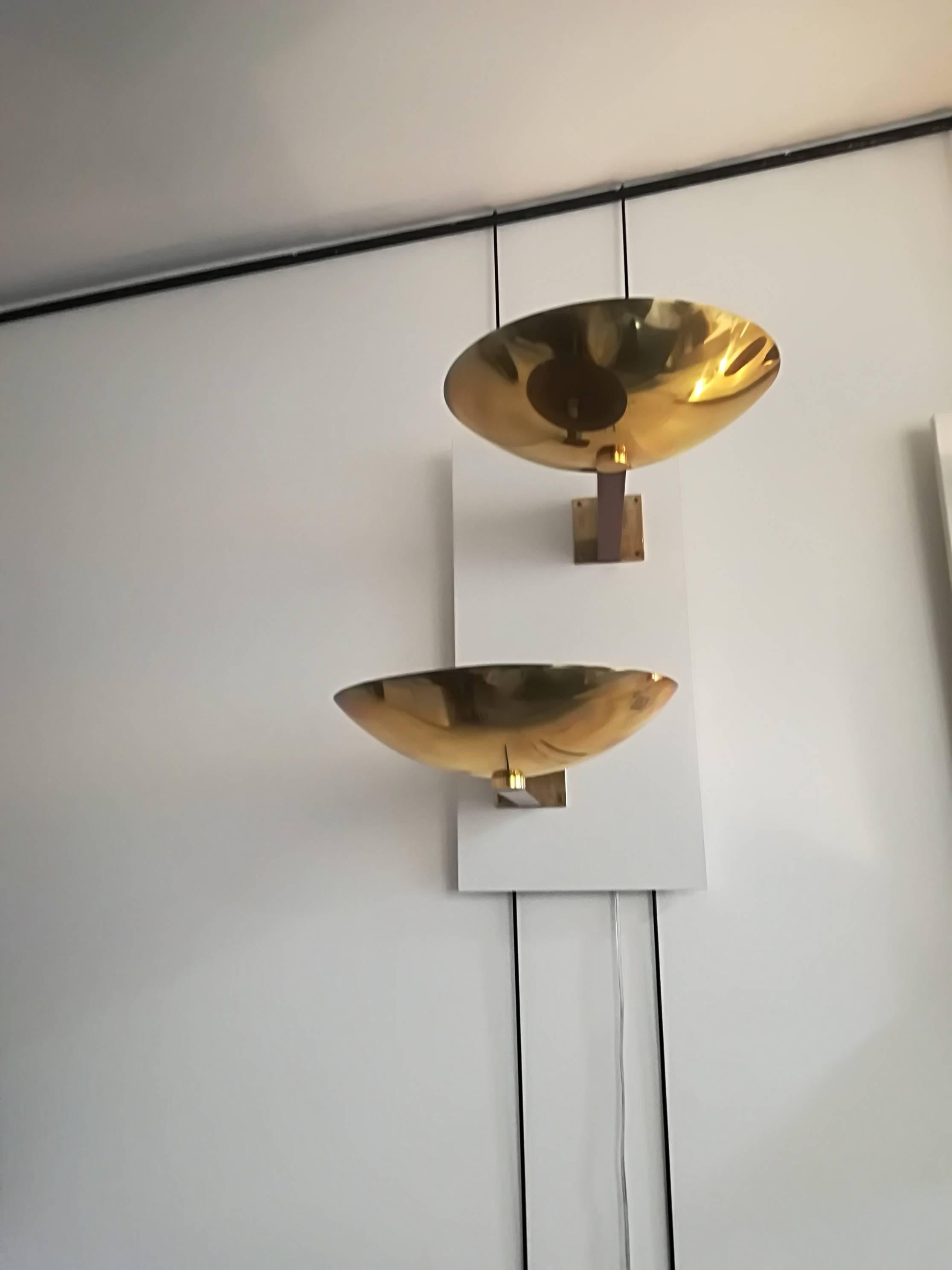 Eckart Muthesius pair of wall lights in brass and wood, Tecnolumen, circa 1960, stamped and numbered.