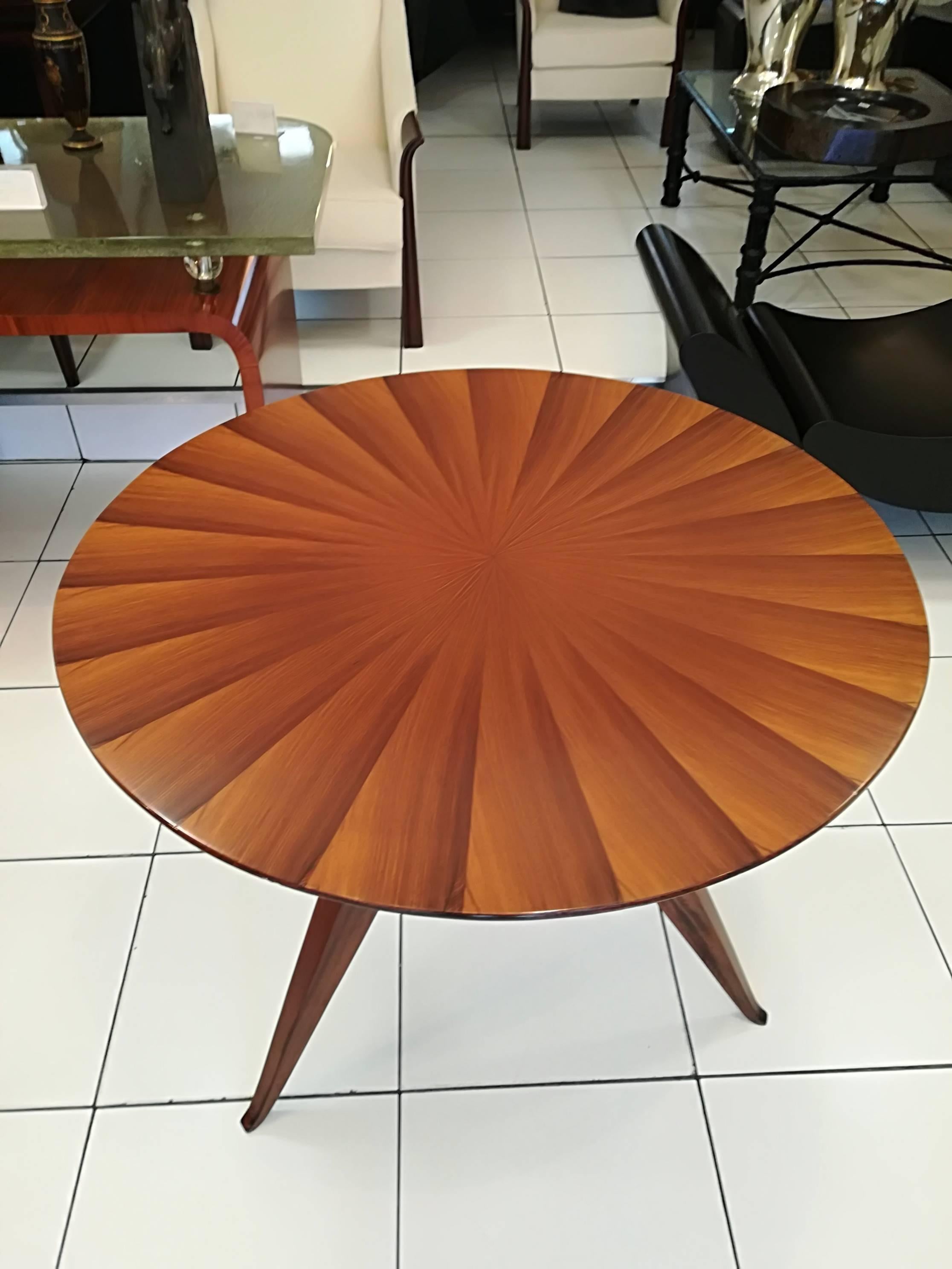 An elegant tripod table With wood grain pattern radiating from the centre on tabletop,

Manufactured by Porteneuve, Rulhmann Model Ducharne, unsigned.
 