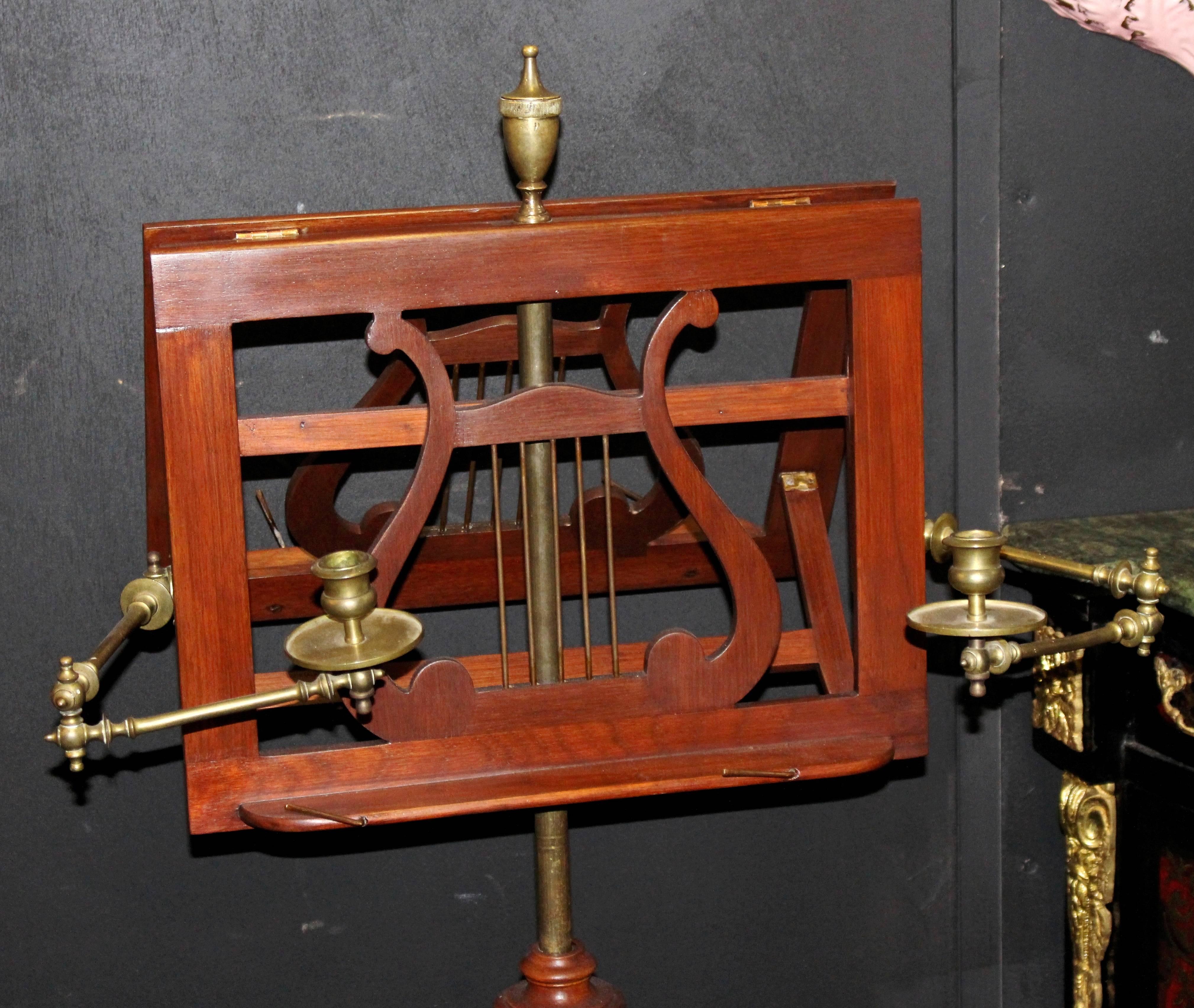 

Height 135 cm 53 in

Duet music stand.
Period Victorian.
Wood mahogany.
Condition Offered in very good condition having undergone some restoration.

Offered for sale a very nice quality Victorian mahogany duet music stand.

Fret carved