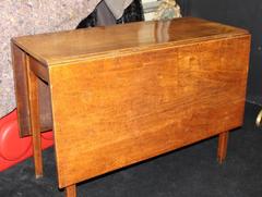 Georgian 18th Century Elm Gateleg Drop-Leaf Table