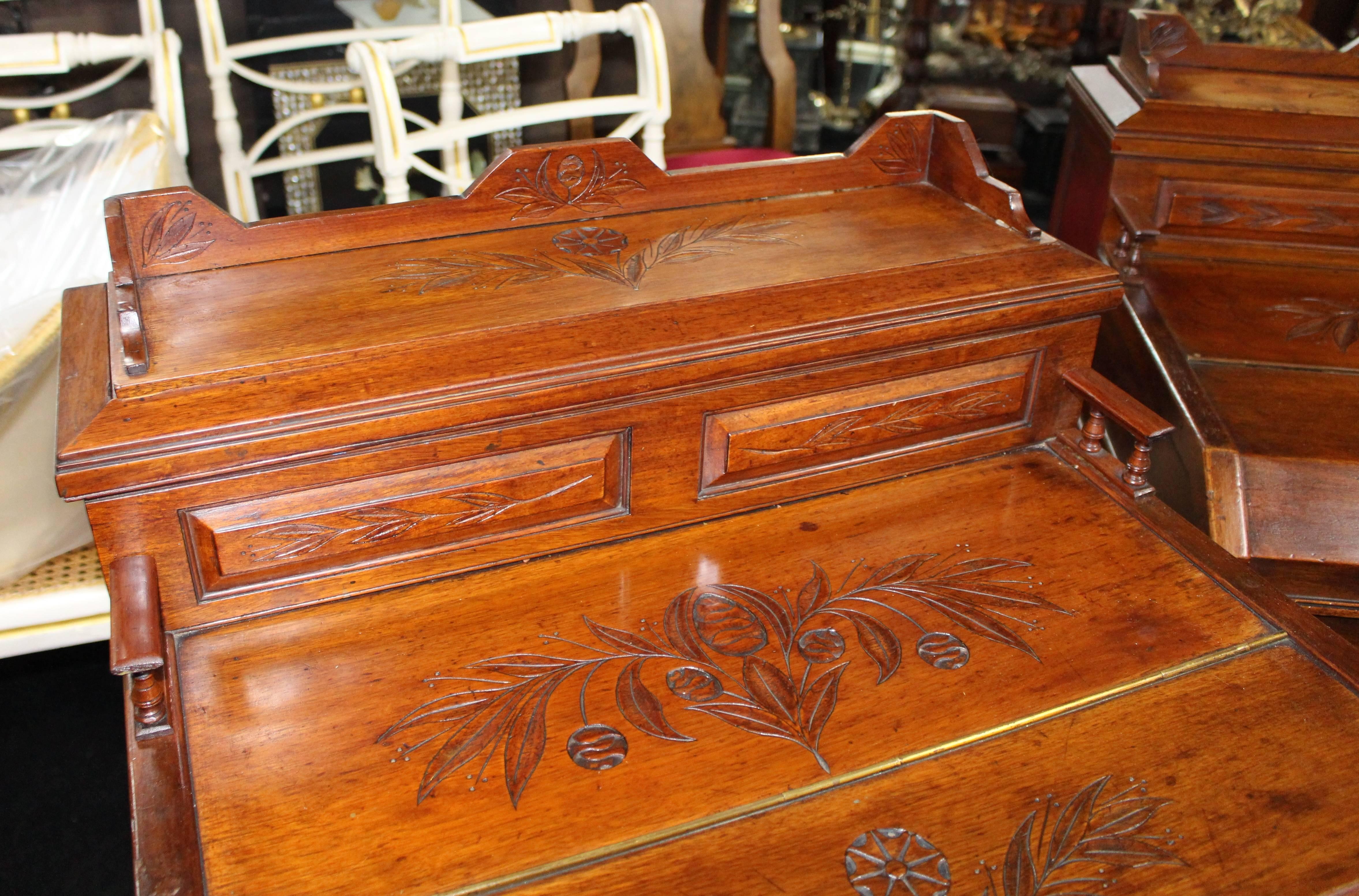 Pair of Late 19th Century 'Jack-in-the-box' Davenports In Excellent Condition In Worcester, Worcestershire