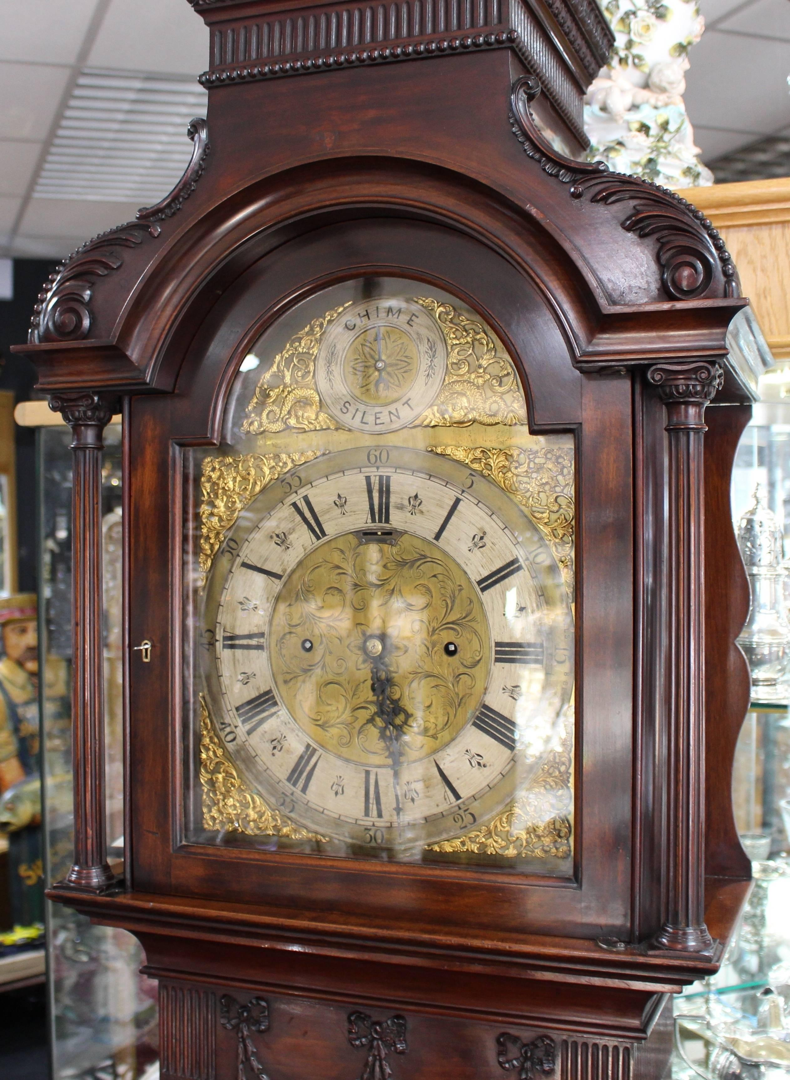 Period Edwardian.
Width 57 cm / 22 1/2 in.
Depth 37 cm / 14 1/2 in.
Height 212 cm / 83 1/2 in.
Dial brass arched dial with silvered chapter ring, brass spandrels to each corner. Blued steel hands with Roman numerals. Three winding holes,