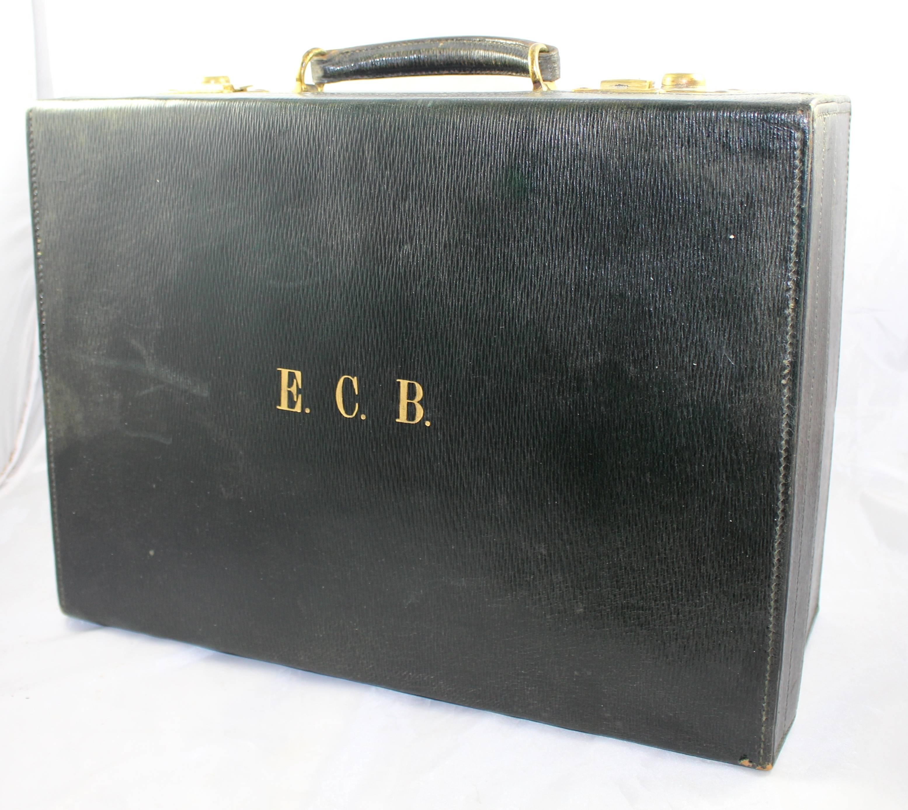 Fine Early 20th Century Walker & Hall Cased Silver Travelling Vanity Case For Sale 6