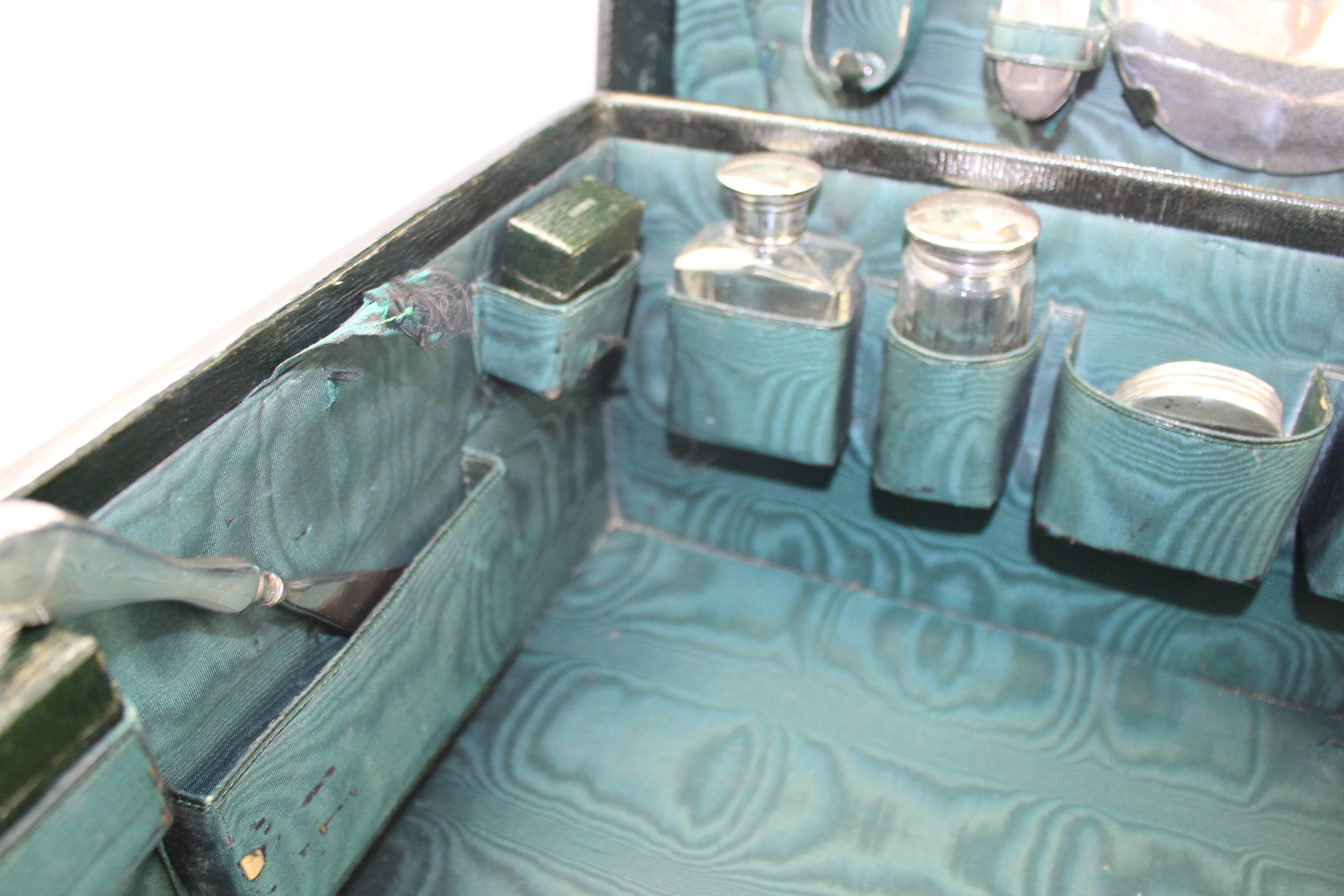 Fine Early 20th Century Walker & Hall Cased Silver Travelling Vanity Case For Sale 2
