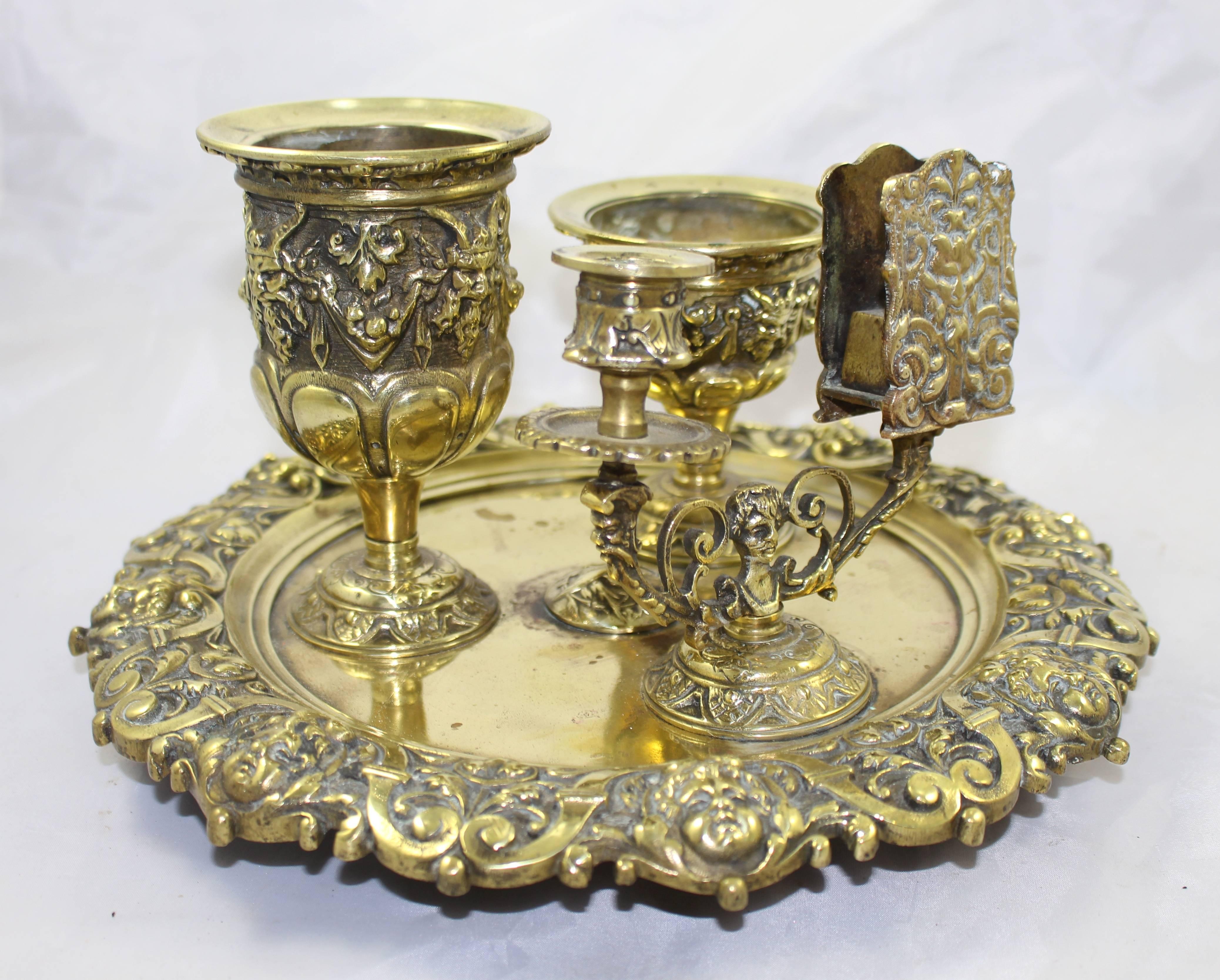 Period 19th century.
Composition brass.
Measures: Diameter 29 cm / 11 1/4 in,
height 15 cm / 6 in.
Condition Very good condition commensurate with age.

Antique Victorian brass desk set

Free UK Mainland Delivery.

Please enquire for
