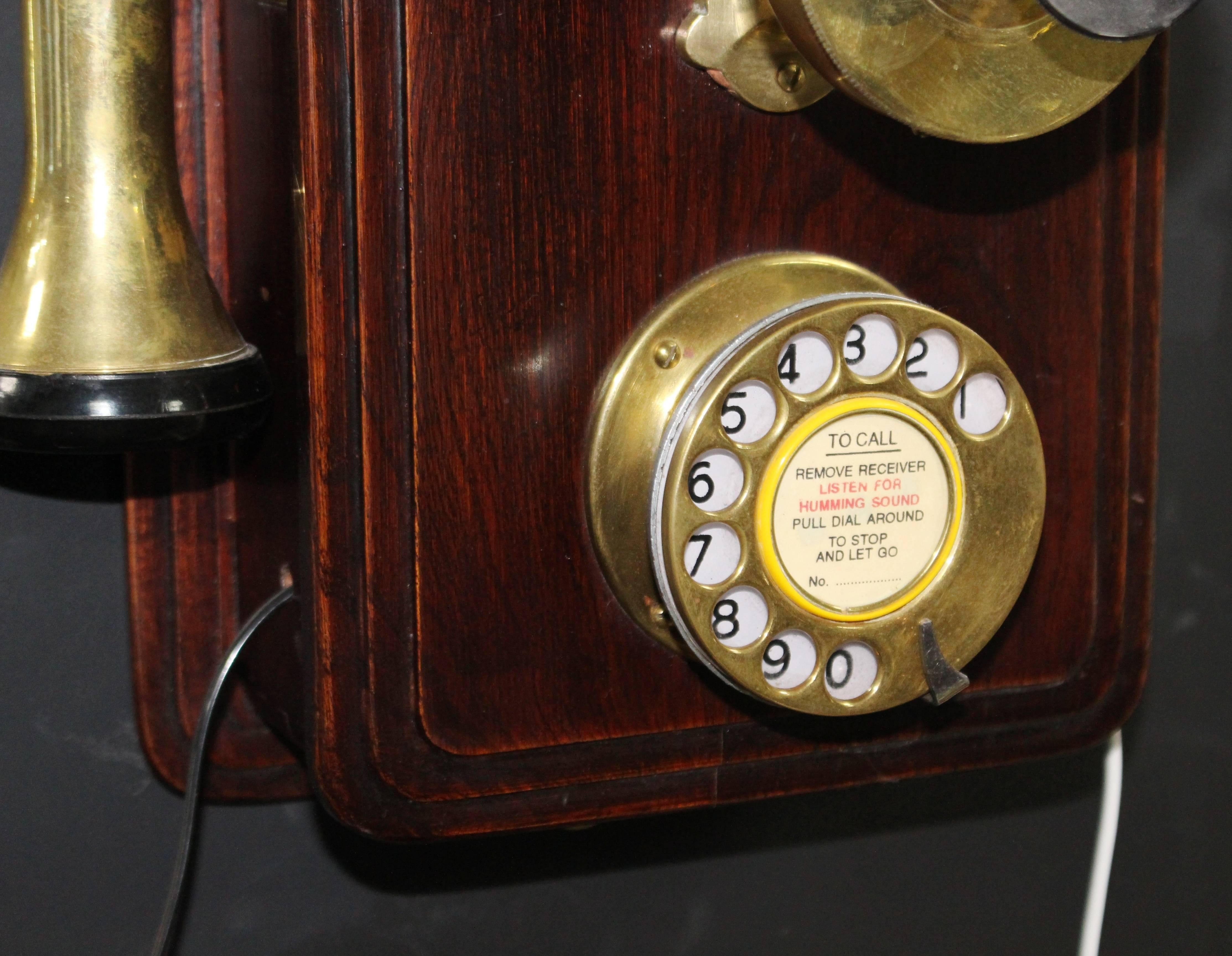 Vintage Early 20th Century Siemens London Wall Telephone Pat. 328928 In Excellent Condition In Worcester, Worcestershire